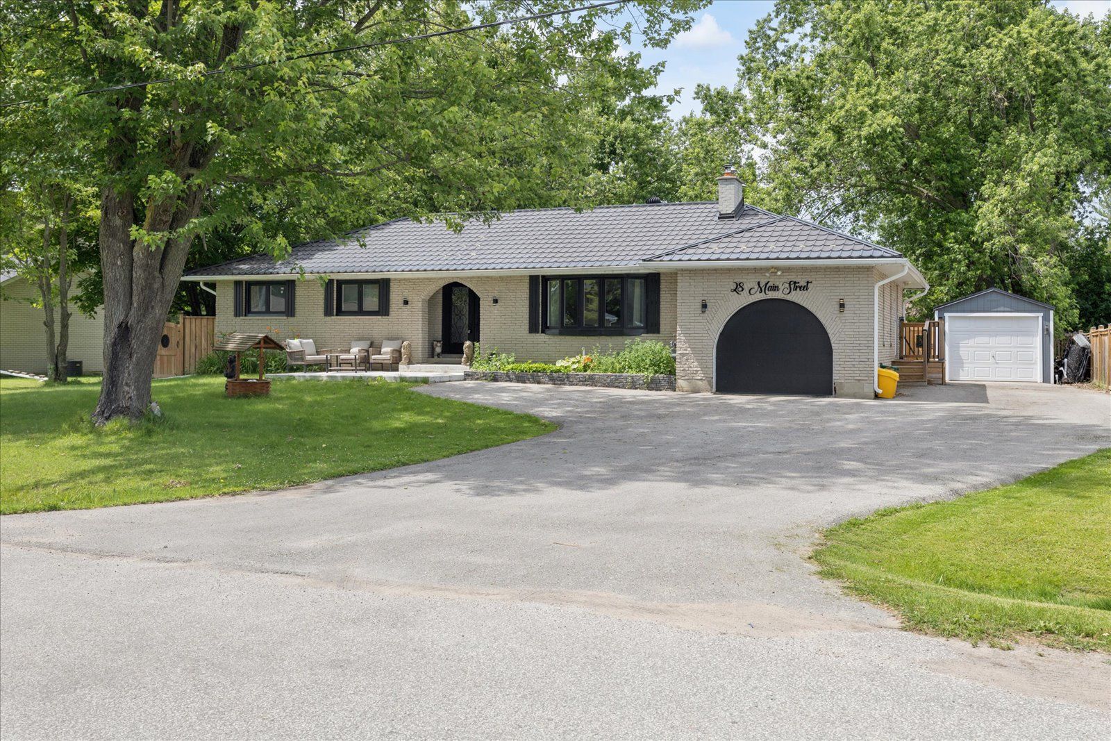 28 Main Street, Georgina, On L0e 1n0