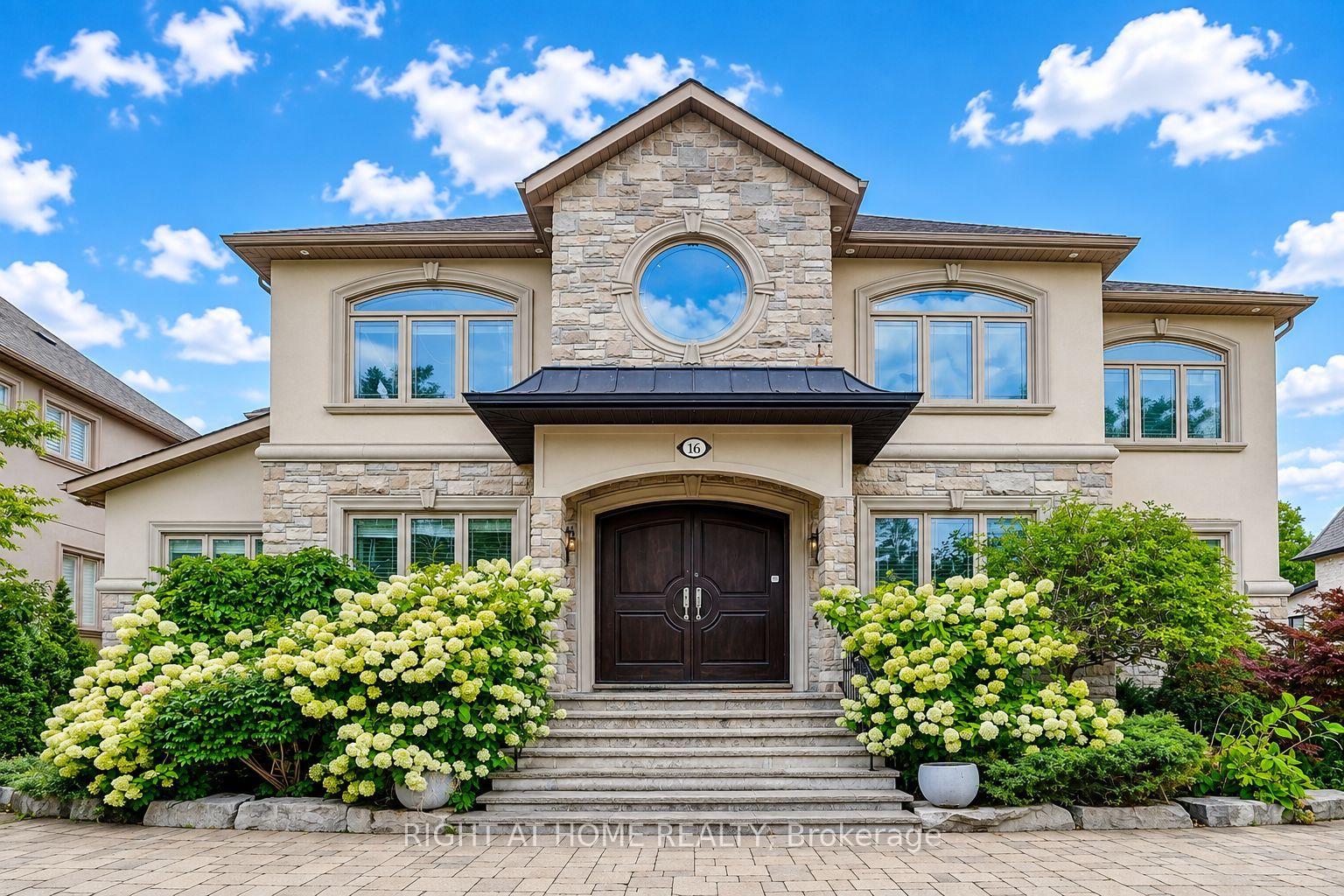 16 Fairview Avenue, Richmond Hill, On L4c 6l2
