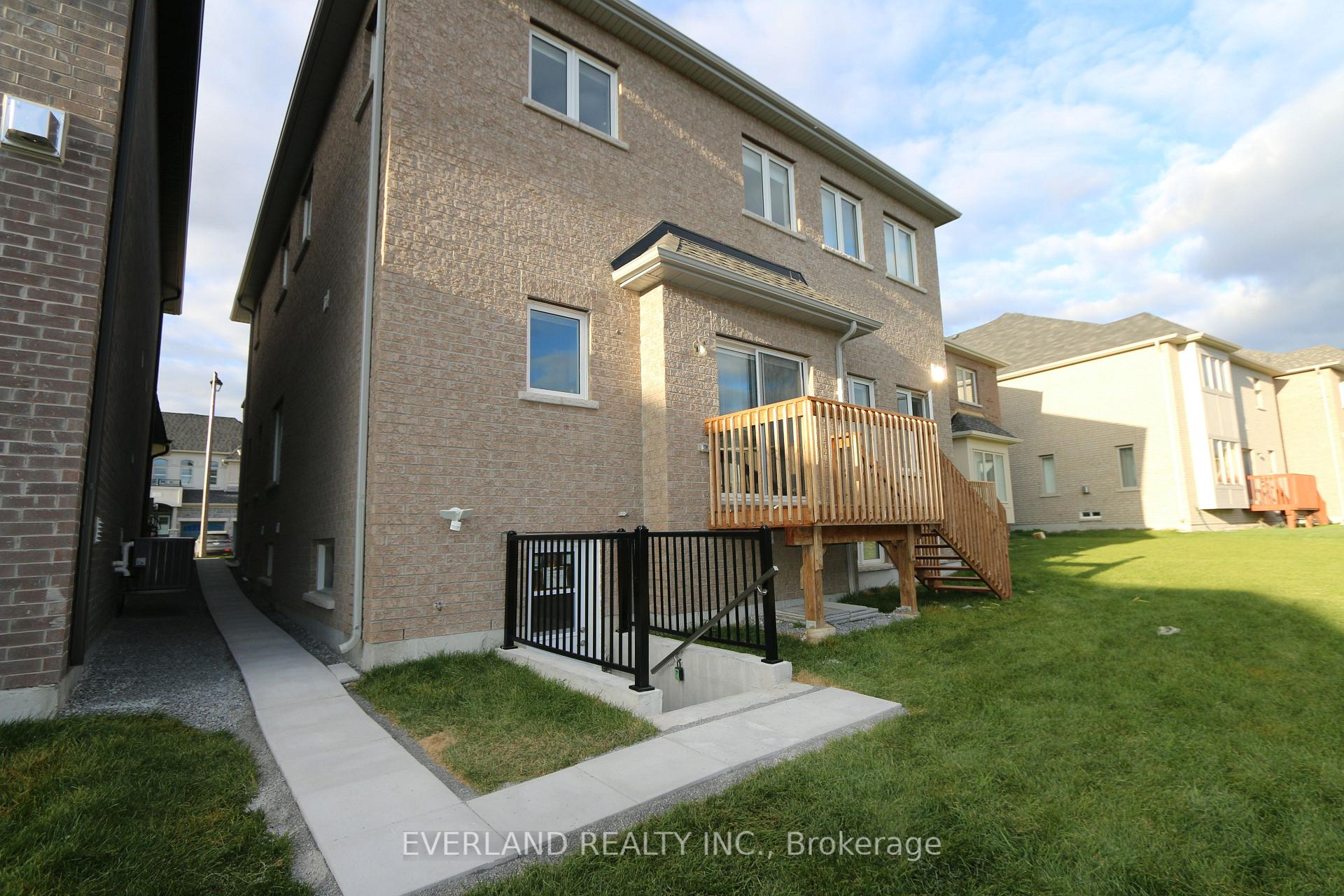 21 Kenneth Ross Bend, East Gwillimbury, On L9n 0t7