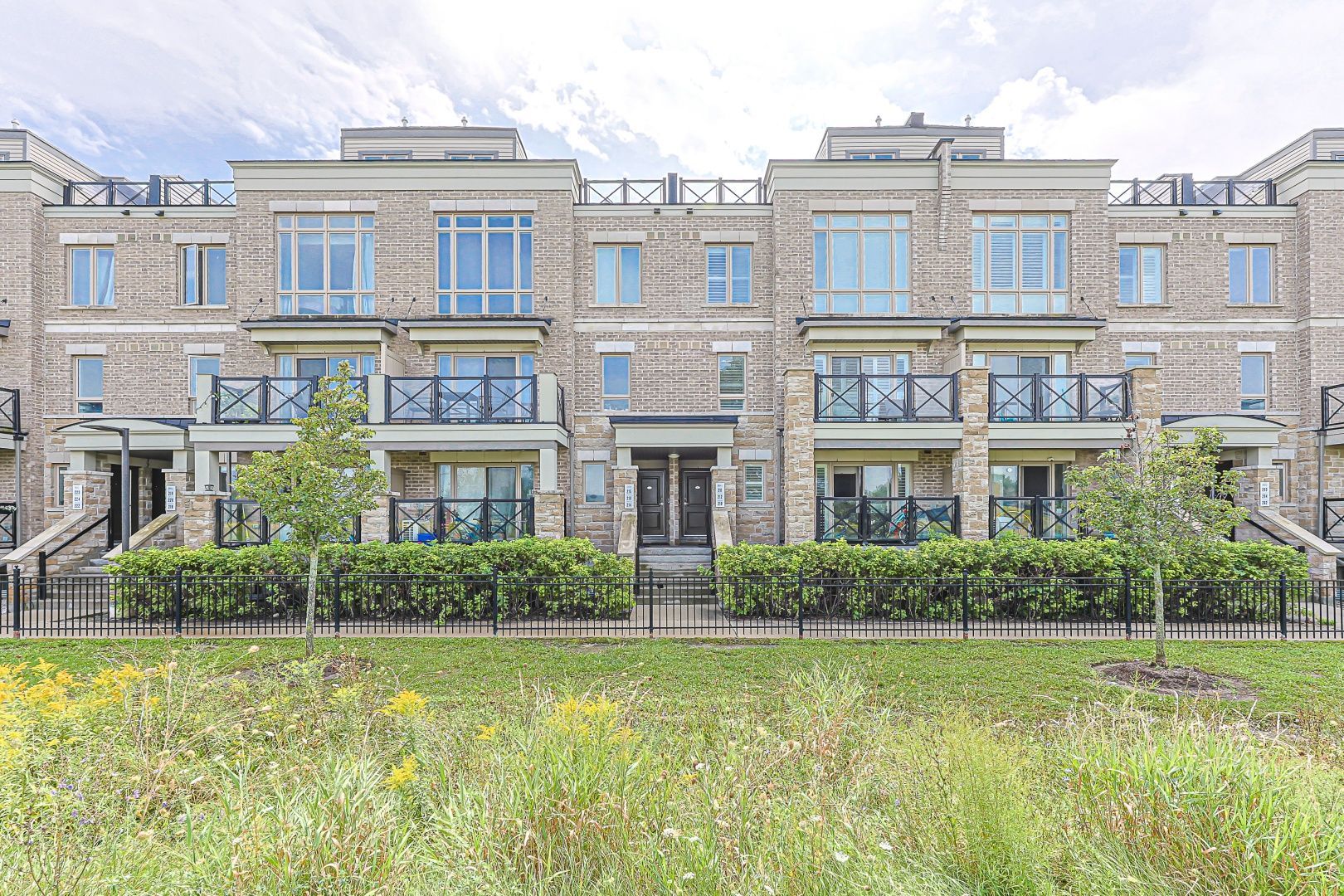 10 Dunshealth Way 216, Markham, On L6b 1n3