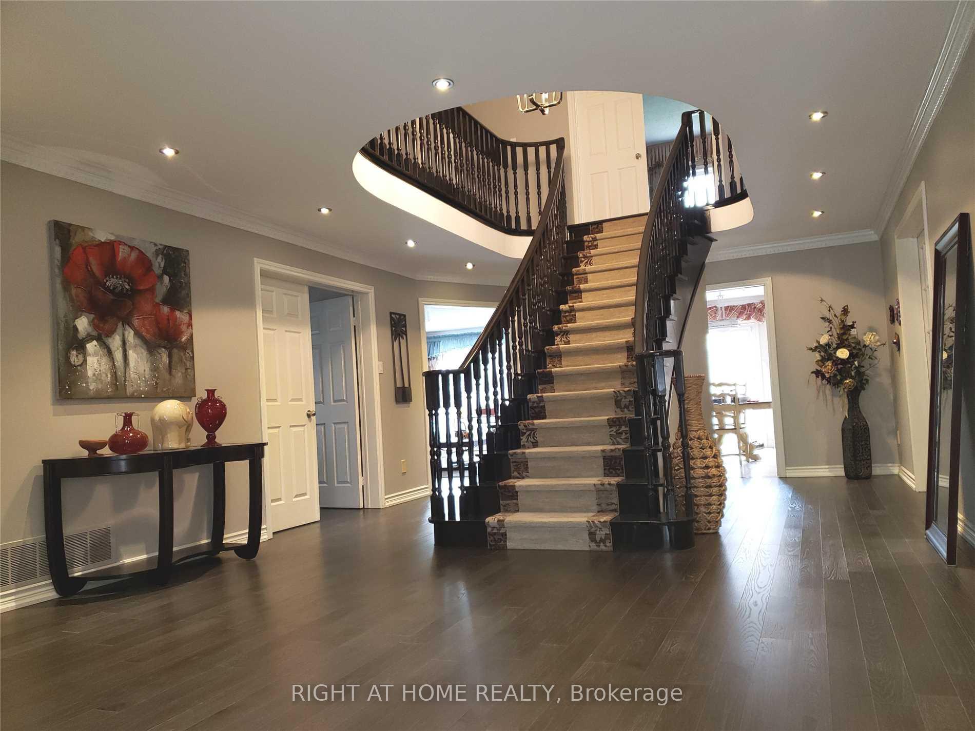 6 Cowles Court, Richmond Hill, On L4c 9a7