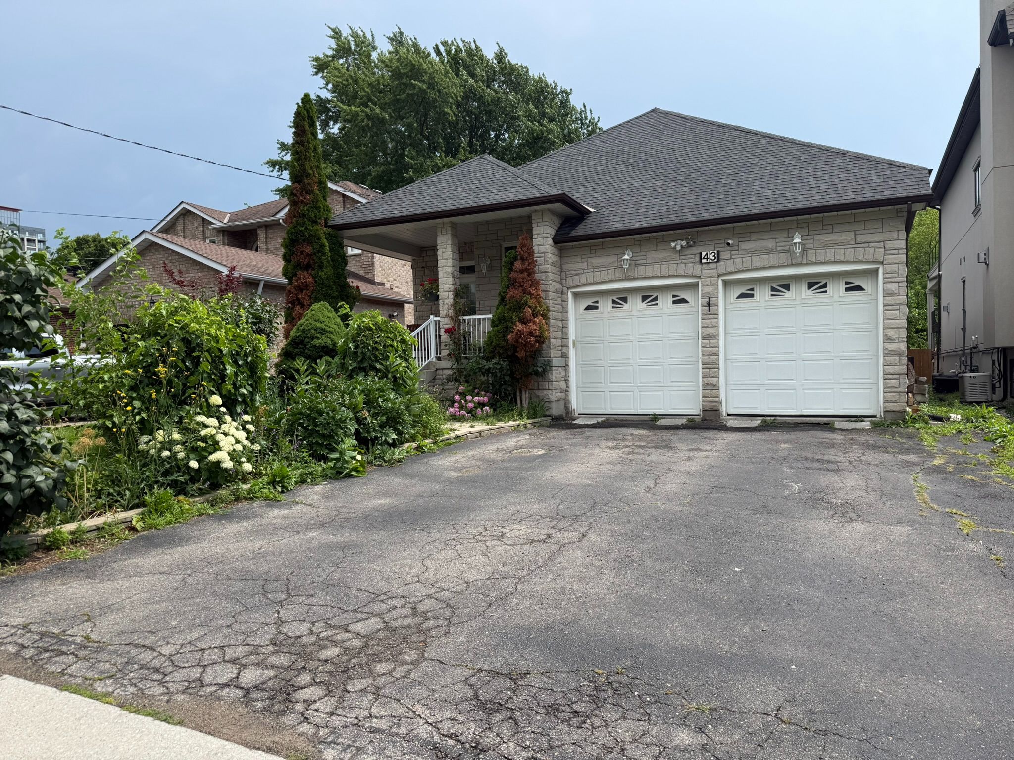 43 Oak Avenue, Richmond Hill, On L4c 6r5