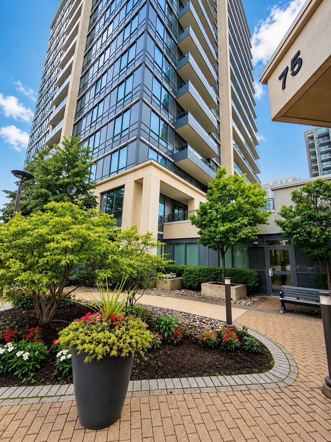 75 North Park Drive 408, Vaughan, On L4j 0h8