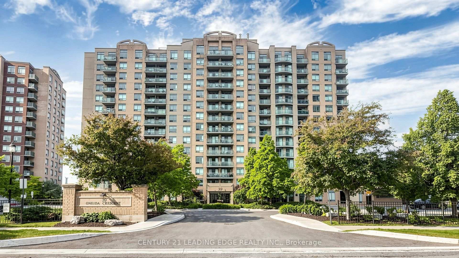 39 Oneida Crescent 212, Richmond Hill, On L4b 4t9