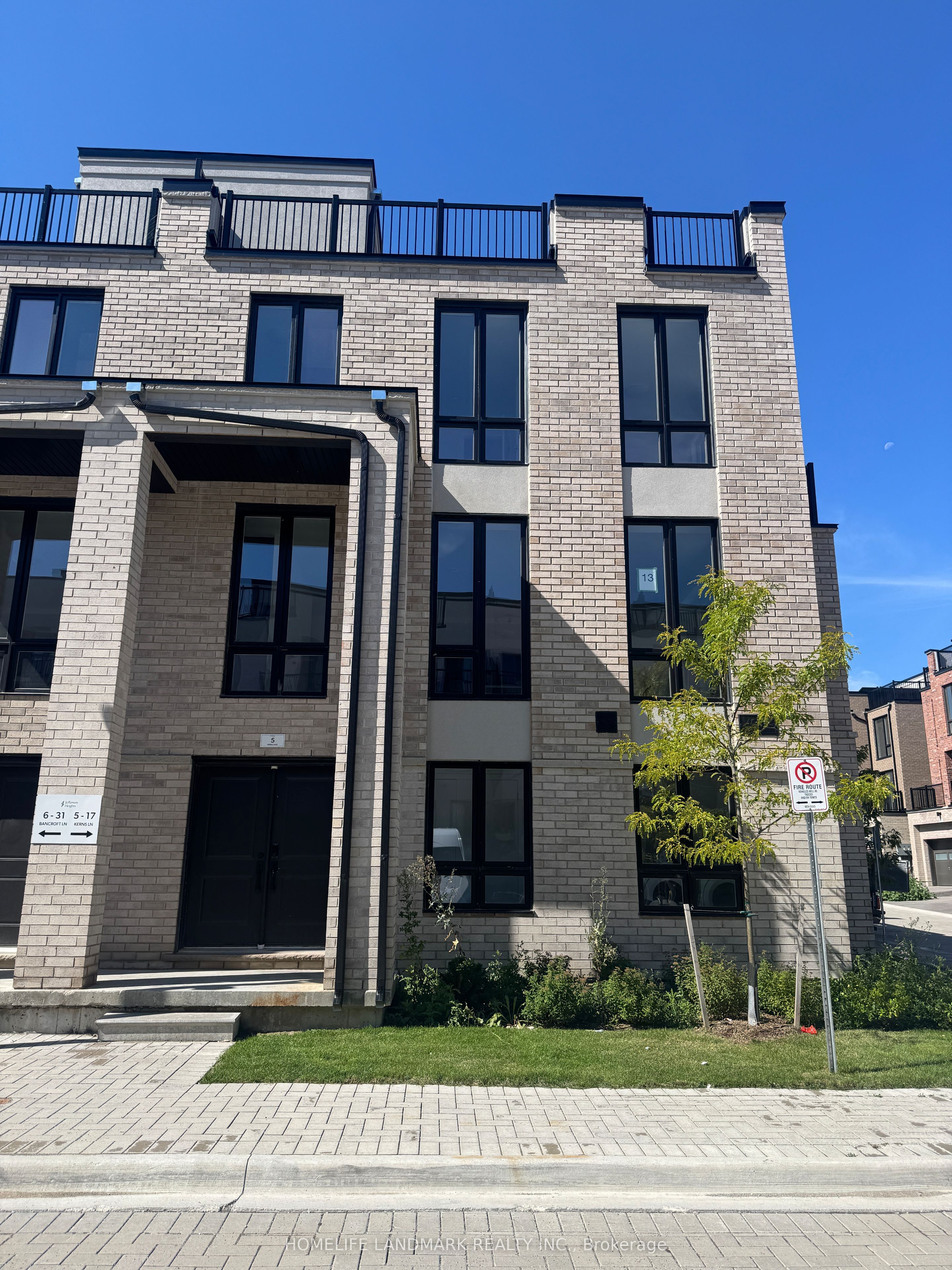 5 Kerns Lane, Richmond Hill, On L4e 1m1