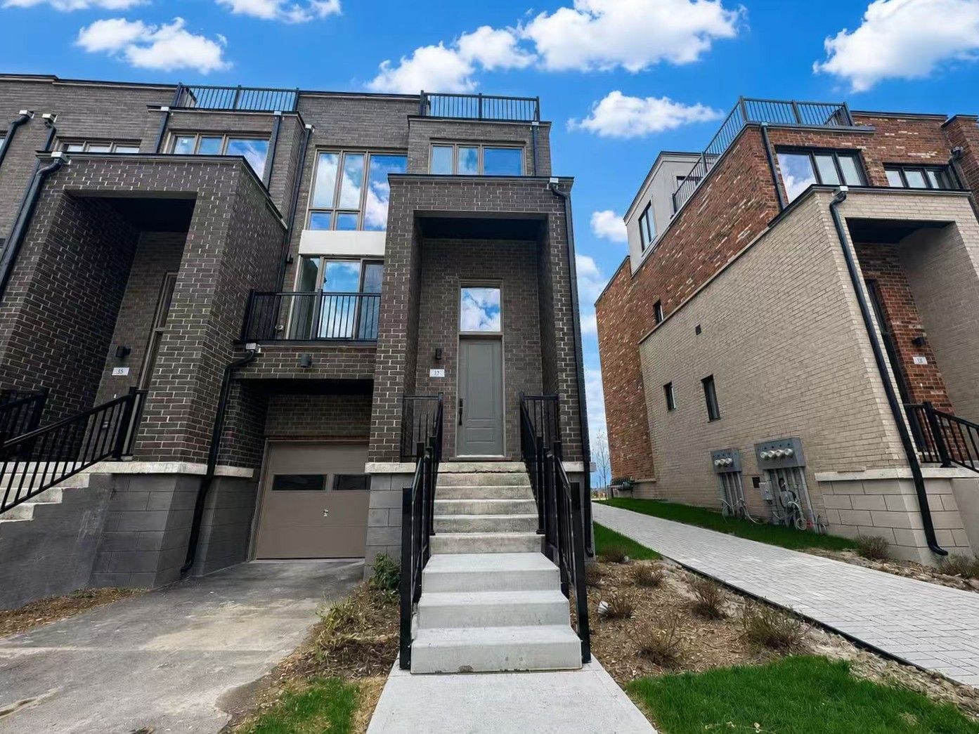17 Bancroft Lane, Richmond Hill, On L4e 1m1