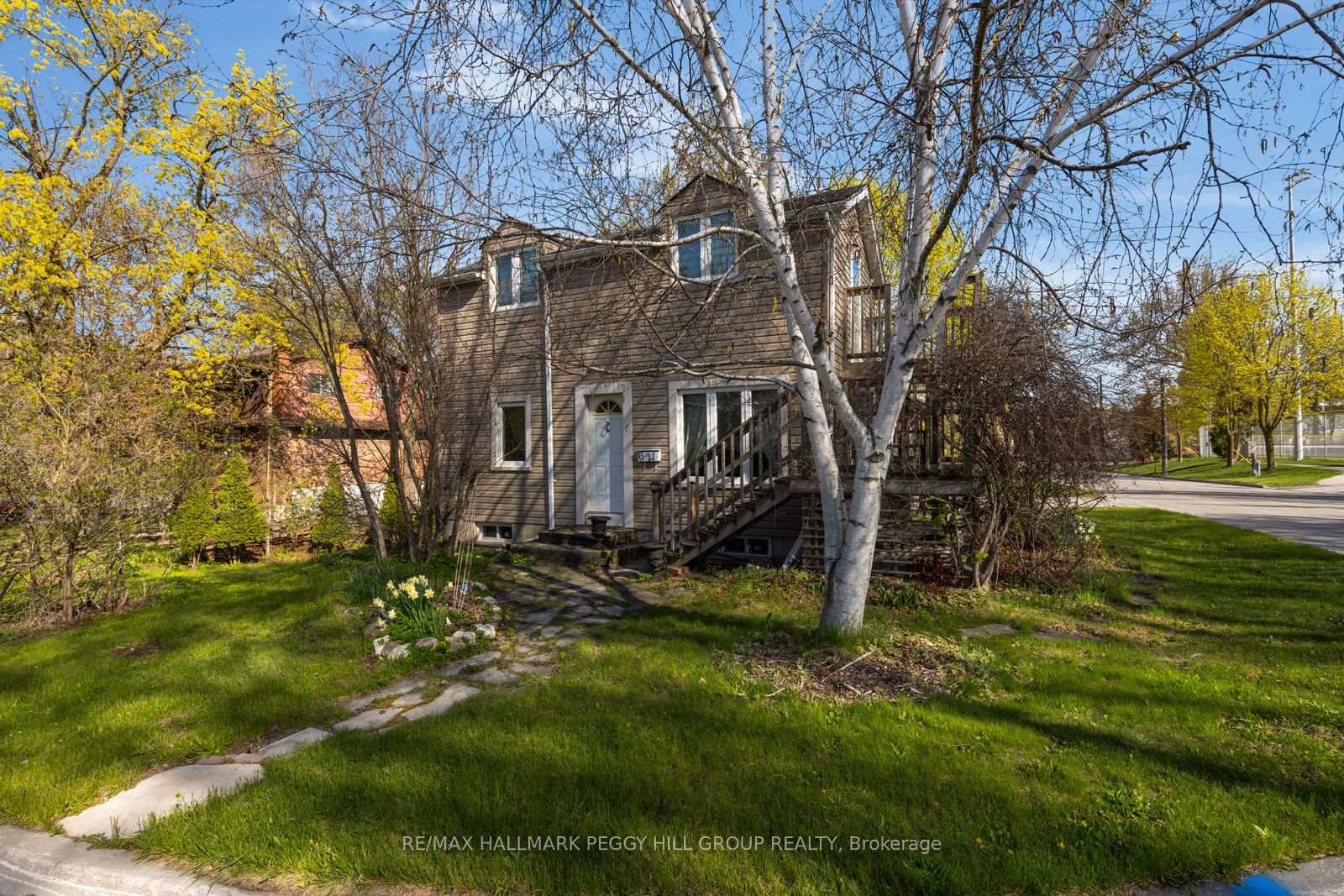 621 Lydia Street, Newmarket, On L3y 1m4