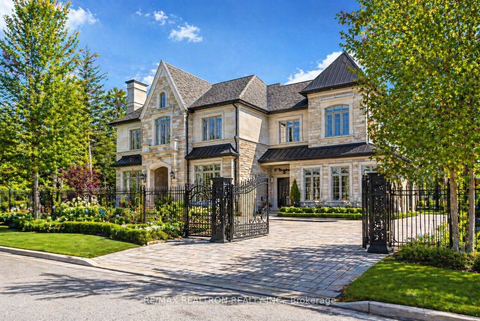 17 Pebblelane Court, Richmond Hill, On L4c 6x2