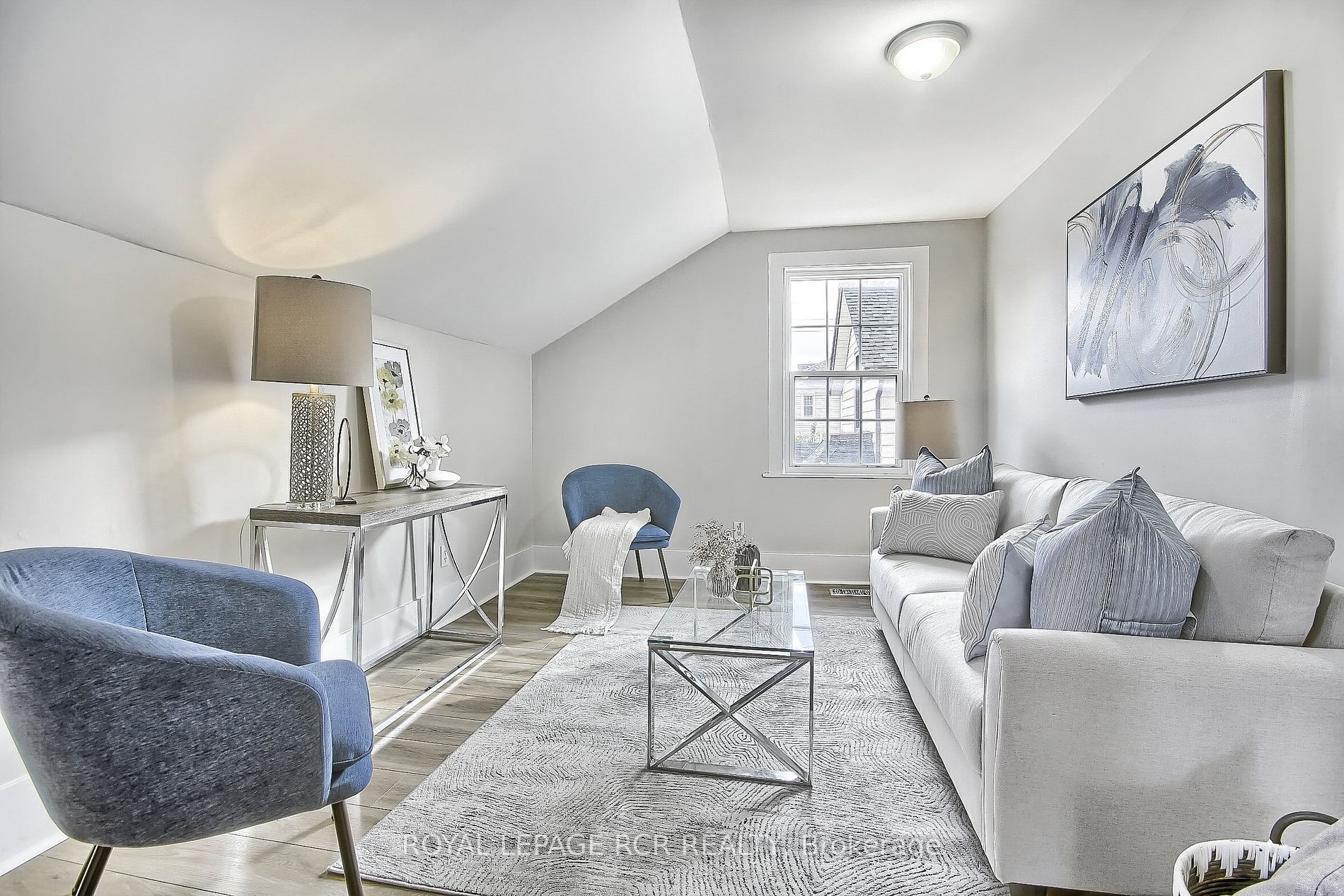 202 Prospect Street W Apt #2, Newmarket, On L3y 3t6
