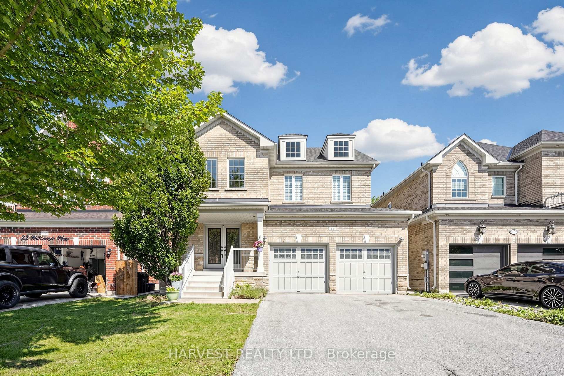 16 Mckenzie Way, Bradford West Gwillimbury, On L3z 0k1