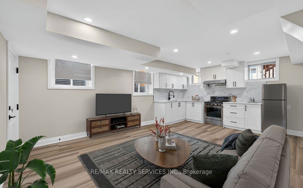 1378 Broderick Street, Innisfil, On L9s 0p5