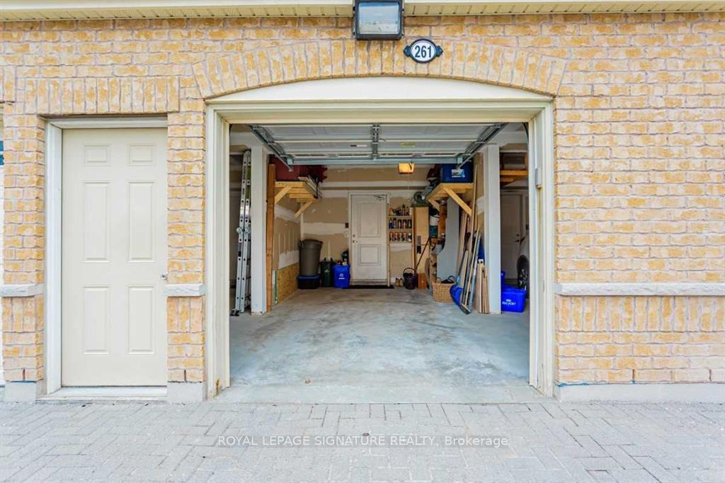 261 John Way W 2, Aurora, On L4g 0s8