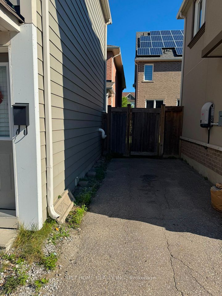5 Raven Cross Avenue Coach House, Markham, On L6b 0r1
