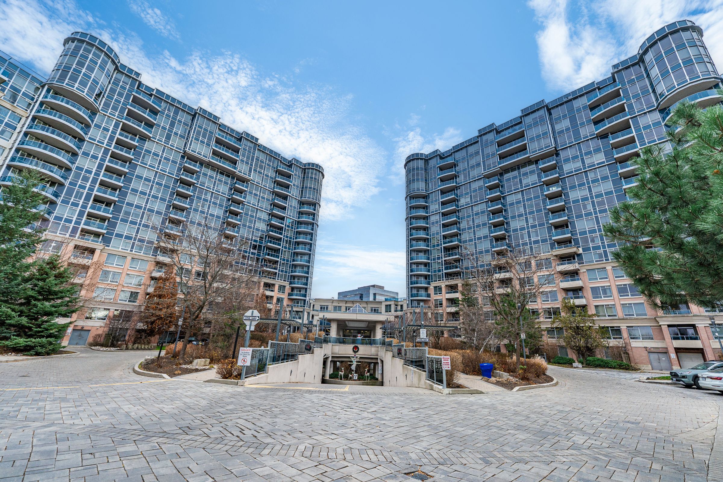 23 Cox Boulevard Ph63, Markham, On L3r 7z9