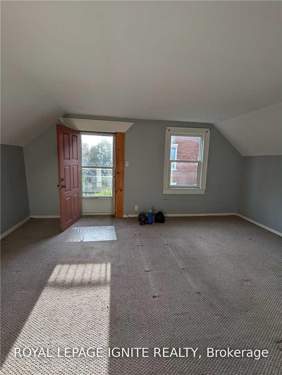 6710 Main Street Apt #3, Whitchurch-Stouffville, On L4a 7w5