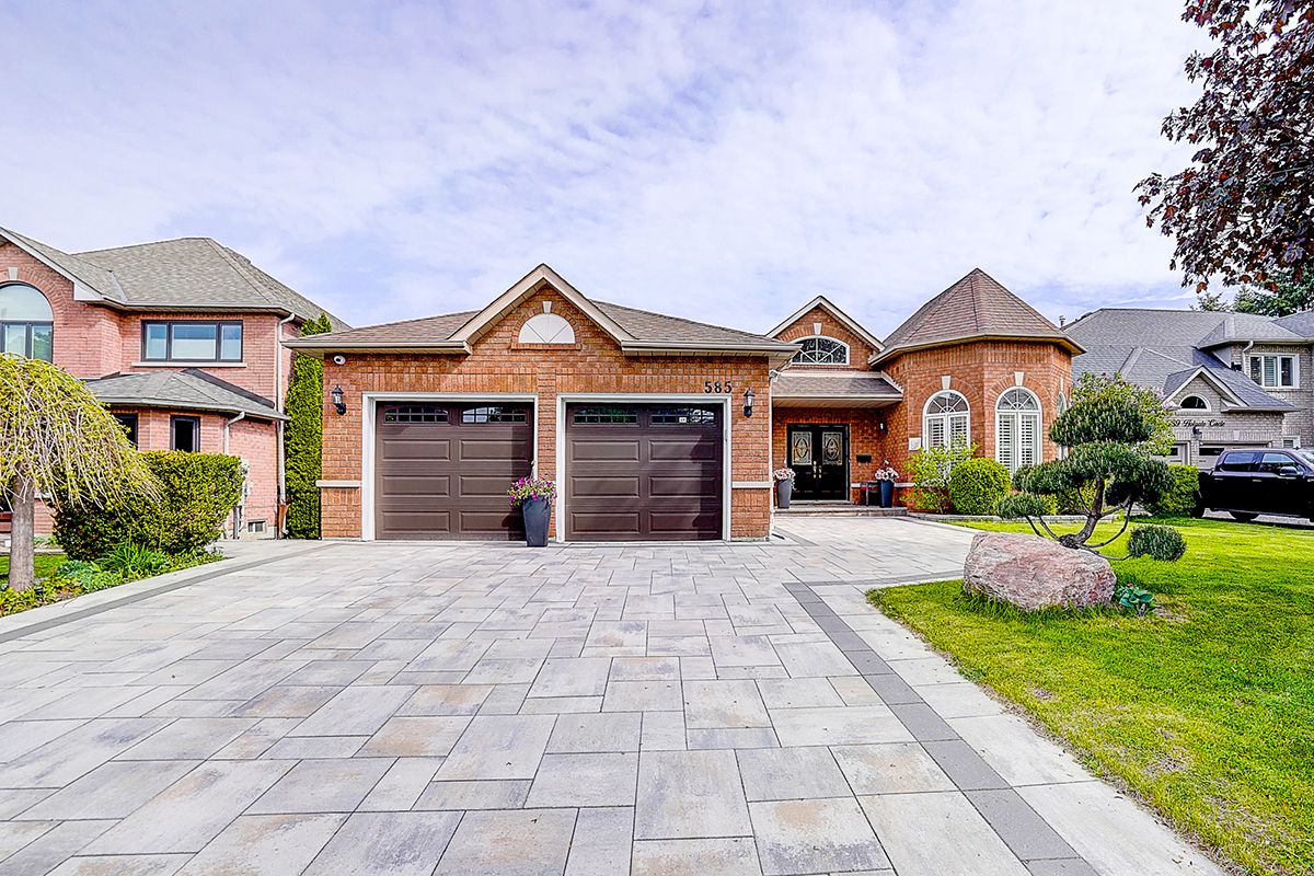 585 Holgate Circle, Newmarket, On L3x 1v8
