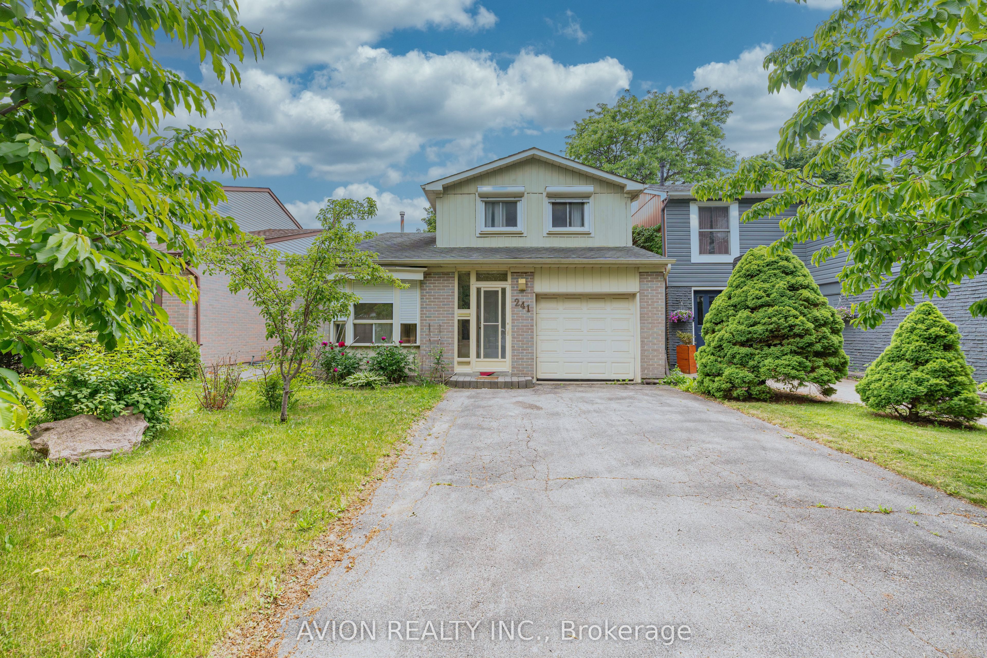 241 Weldrick Road W, Richmond Hill, On L4c 5j2