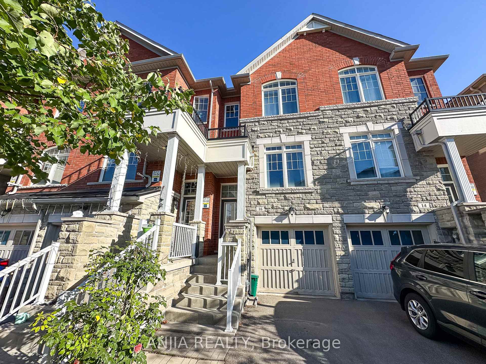 16 Weidman Lane, Markham, On L6e 0t1