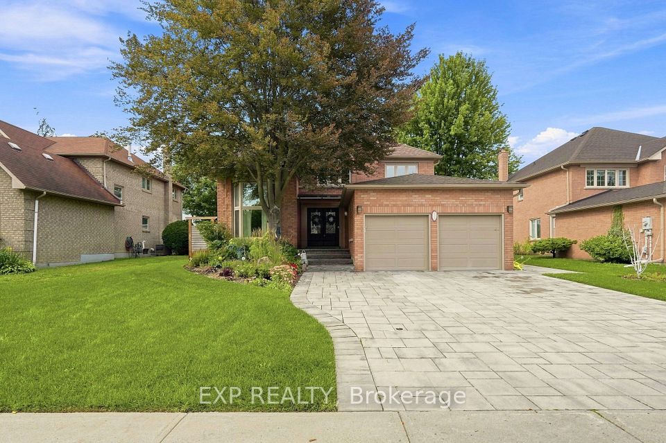 655 Culler Mews, Newmarket, On L3x 1v8