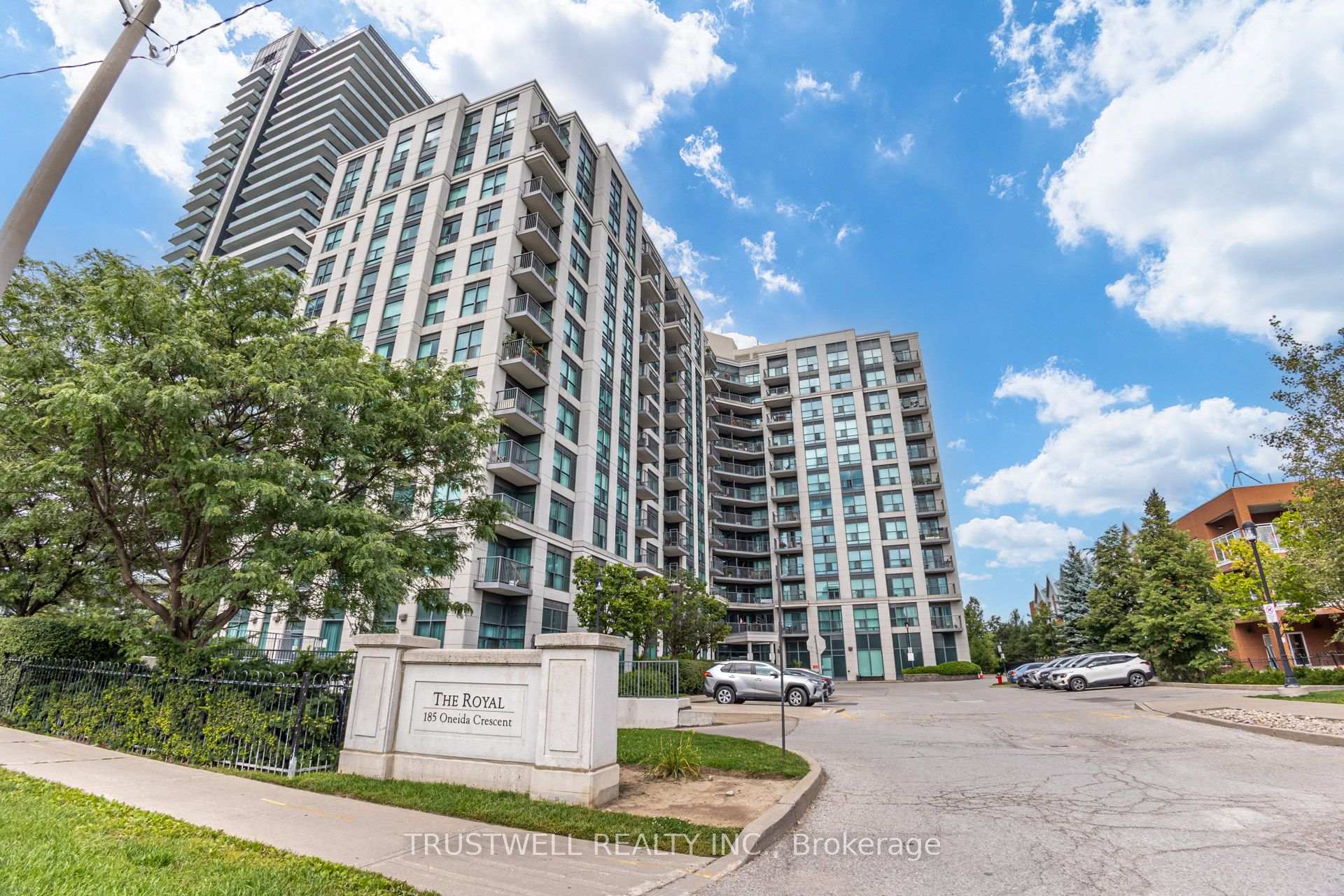 185 Oneida Crescent 808, Richmond Hill, On L4b 0b1