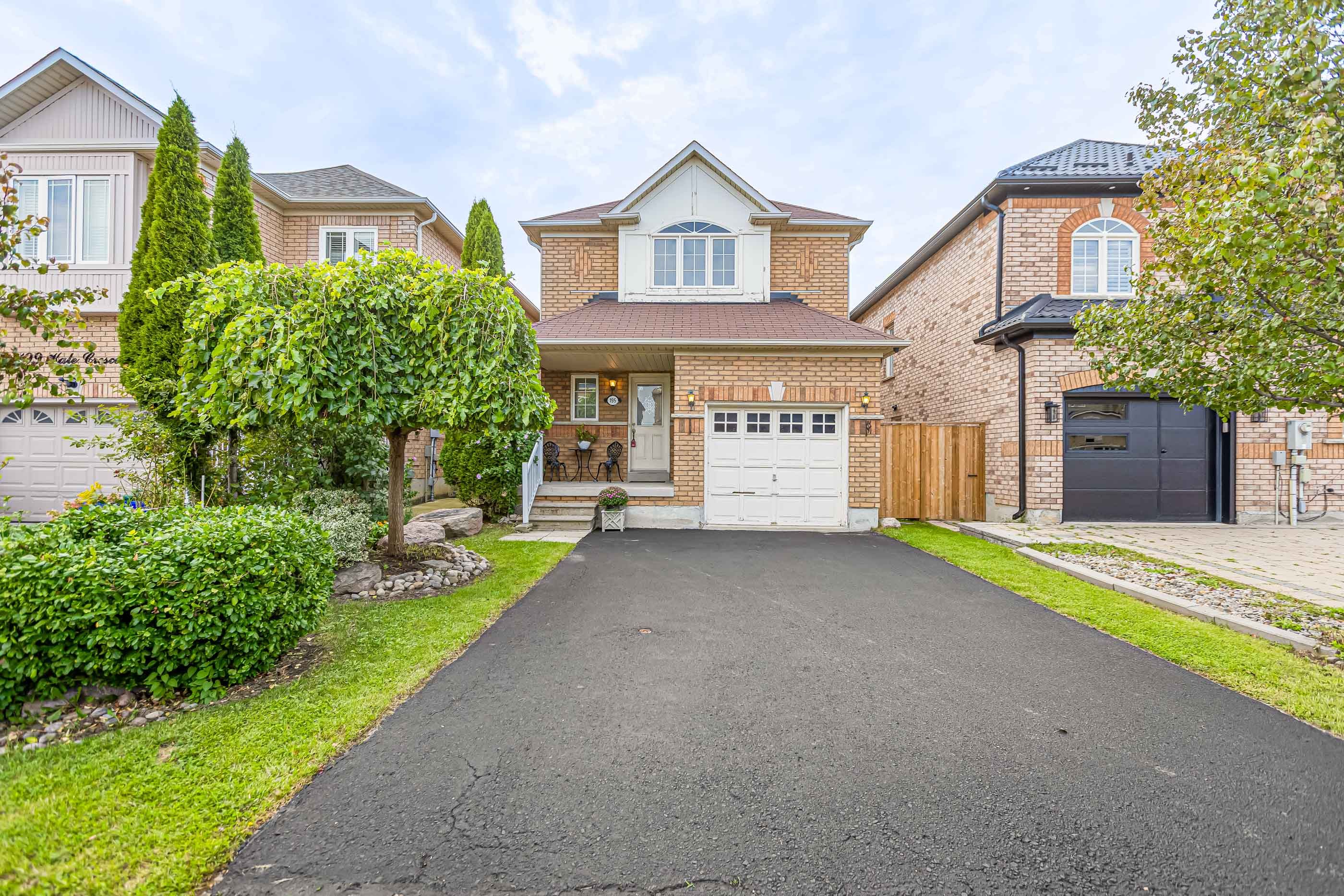 195 Kale Crescent, Vaughan, On L6a 3r2