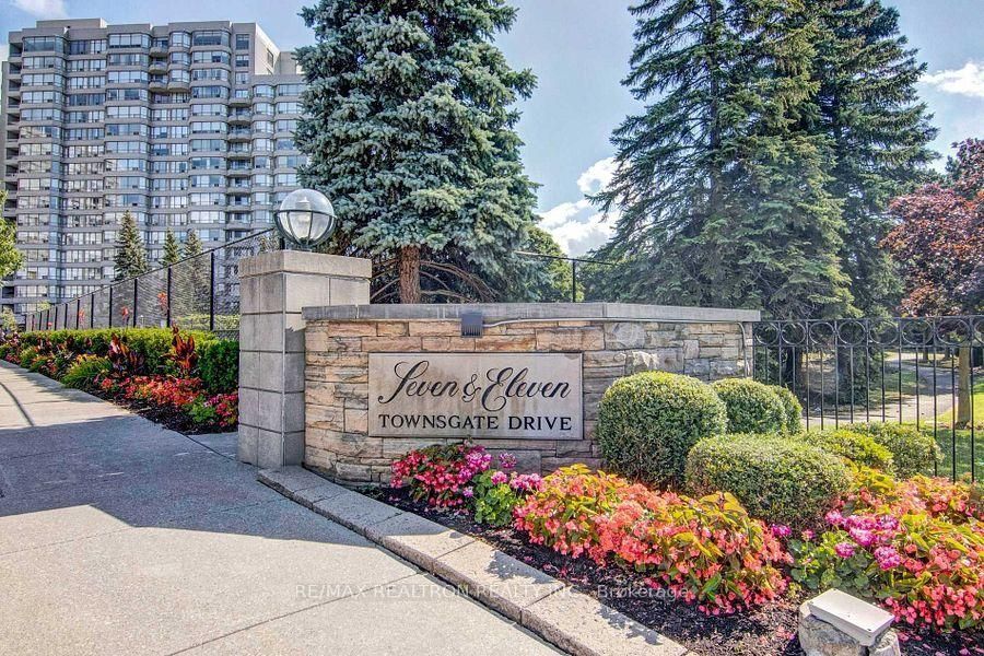 7 Townsgate Drive 810, Vaughan, On L4j 7z9