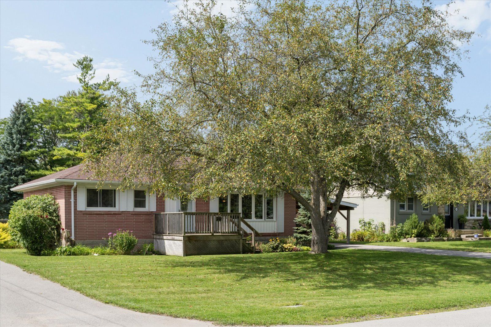 26 Georgina Street, Georgina, On L0e 1r0
