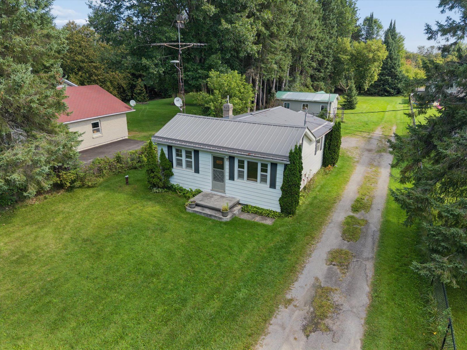 432 Catering Road, Georgina, On L0e 1r0
