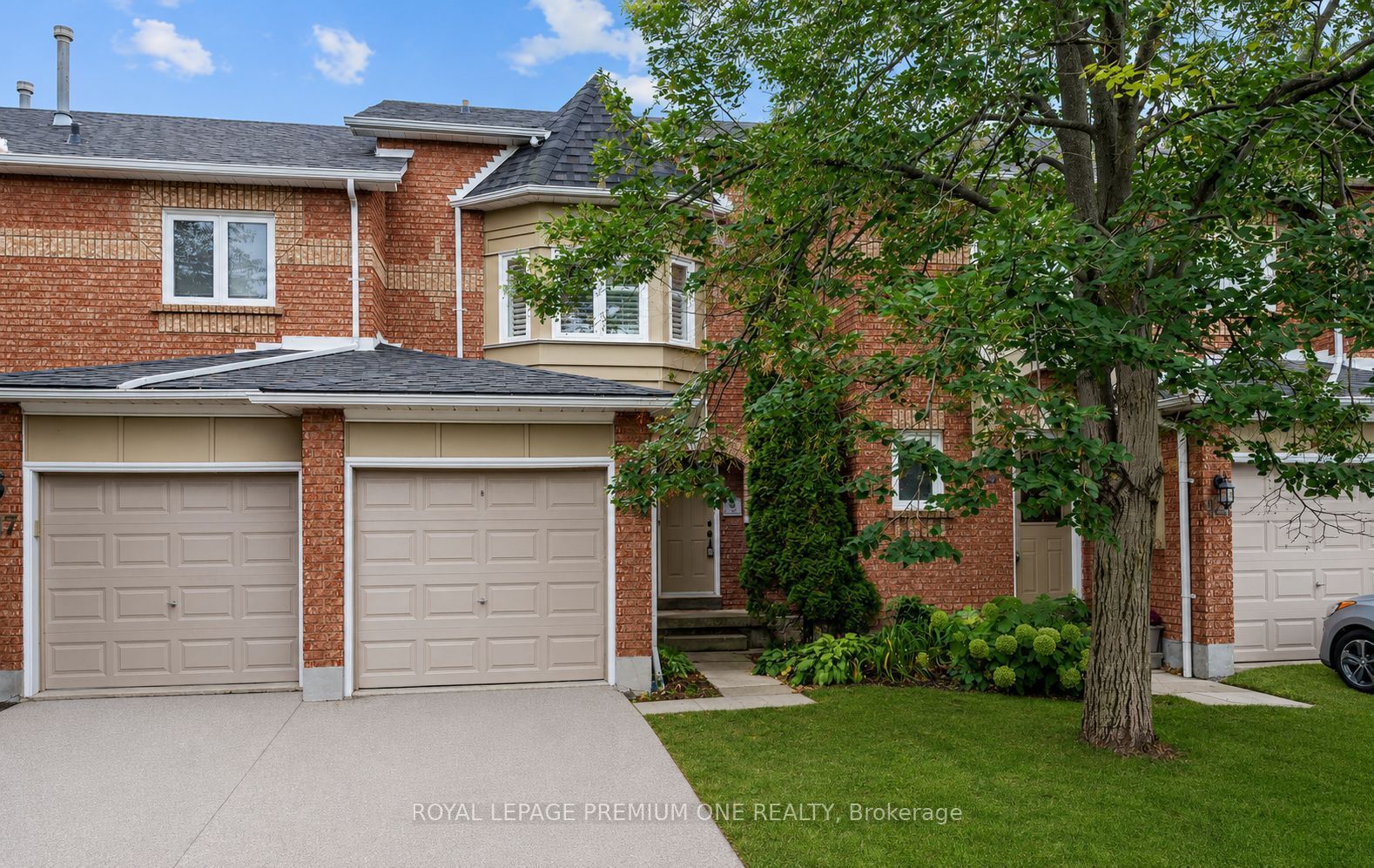 919 Caribou Valley Circle, Newmarket, On L3x 1w9