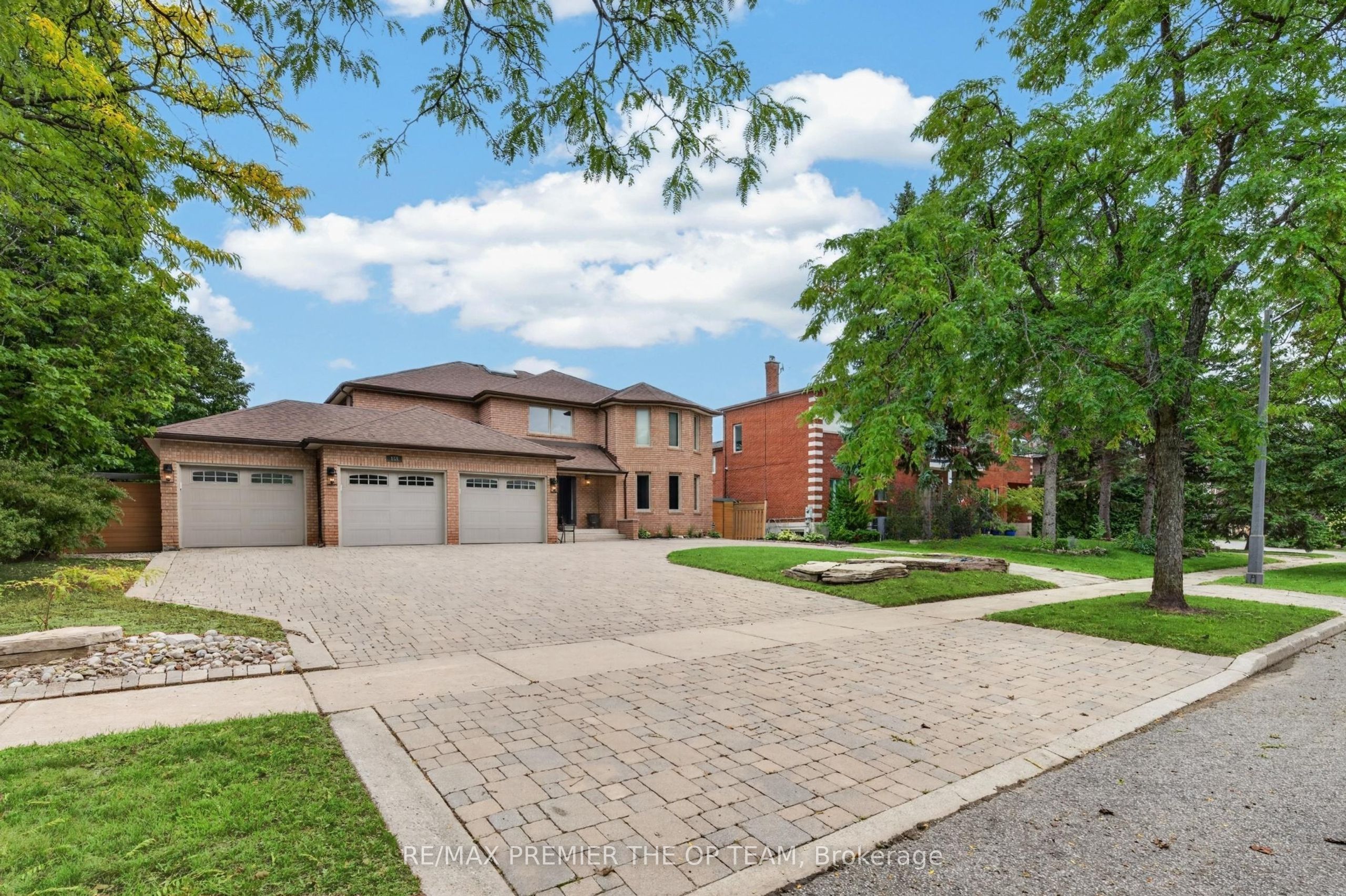 155 Dianawood Ridge, Vaughan, On L4l 6w9