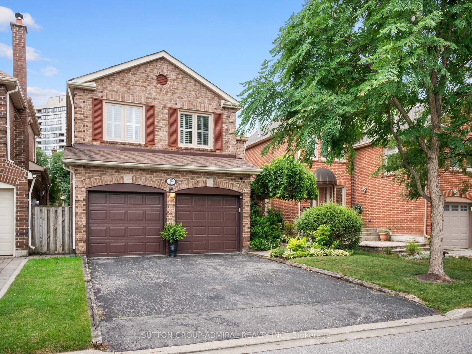 19 Jessica Gardens, Vaughan, On L4j 3g1