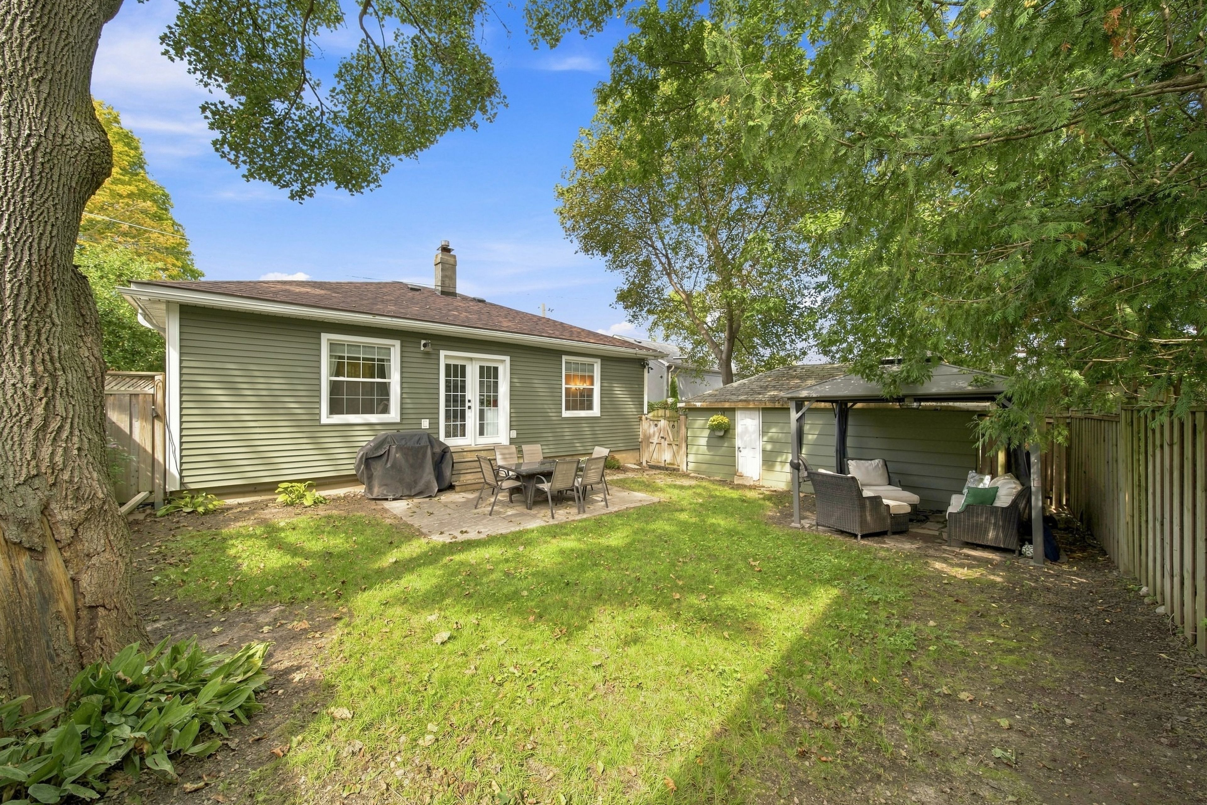 422 Queen Street, Newmarket, On L3y 2h2