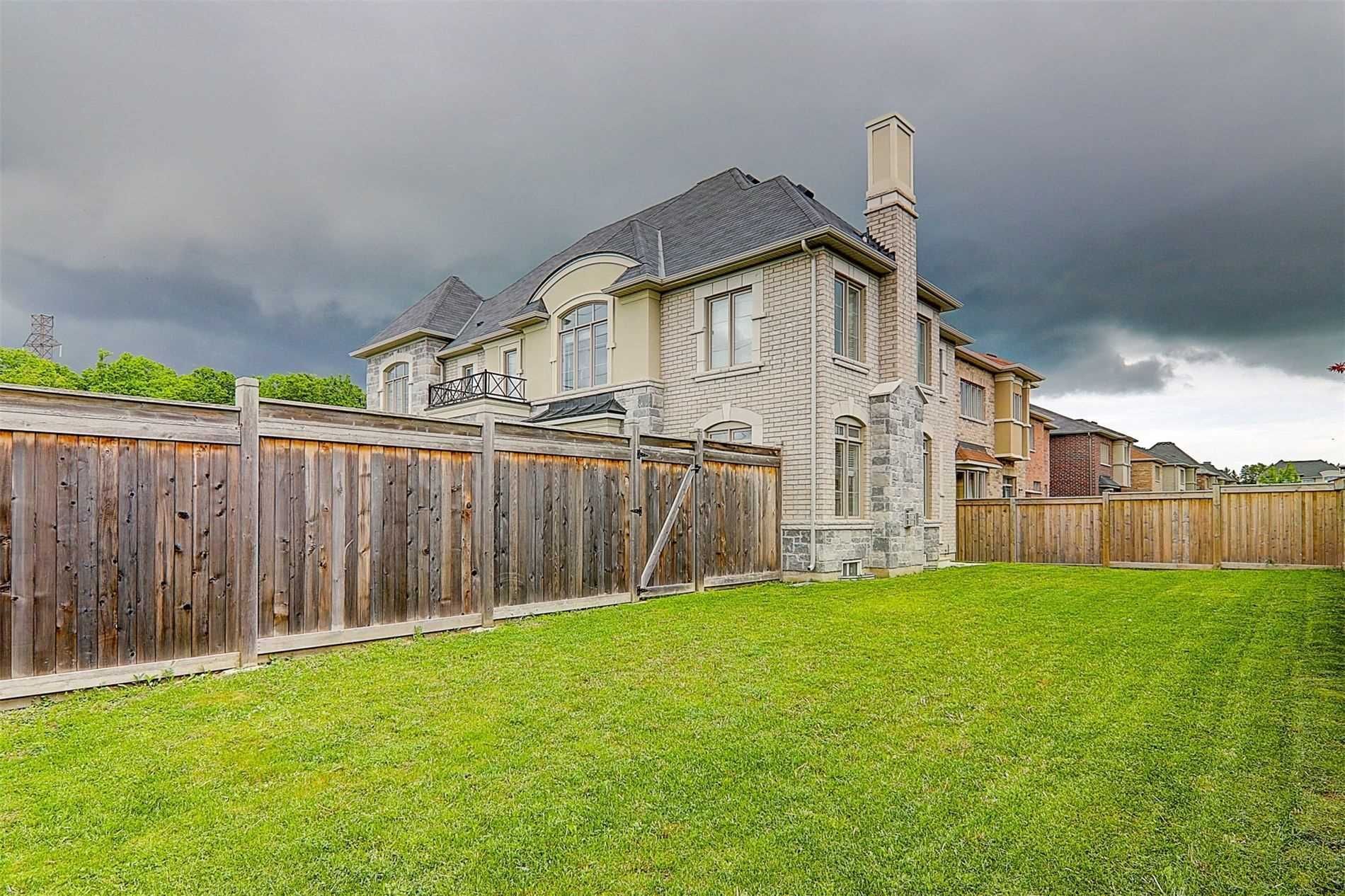 500 Mcgregor Farm Trail, Newmarket, On L3x 0h7