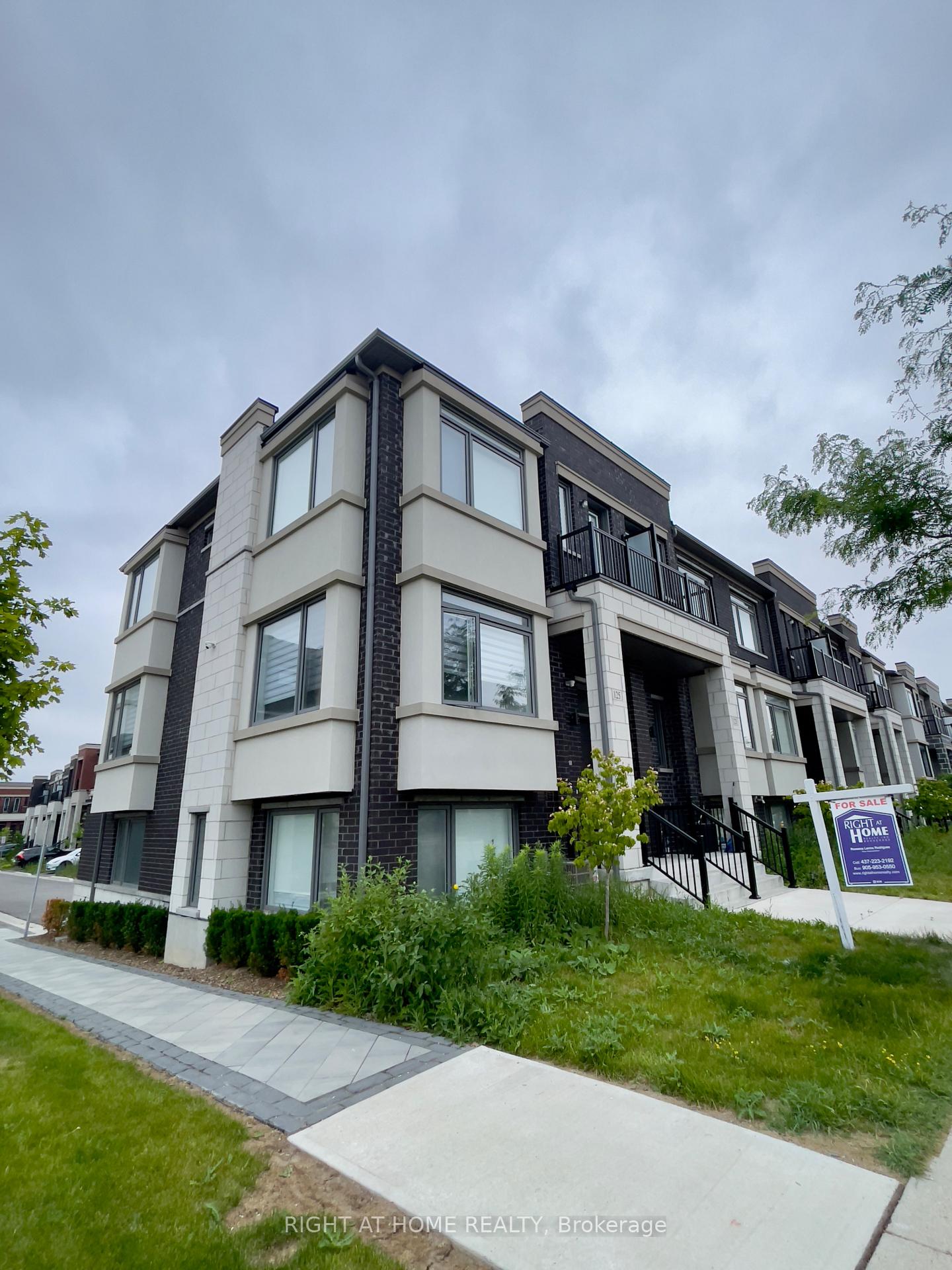 125 Crimson Forest Drive, Vaughan, On L6a 5c4