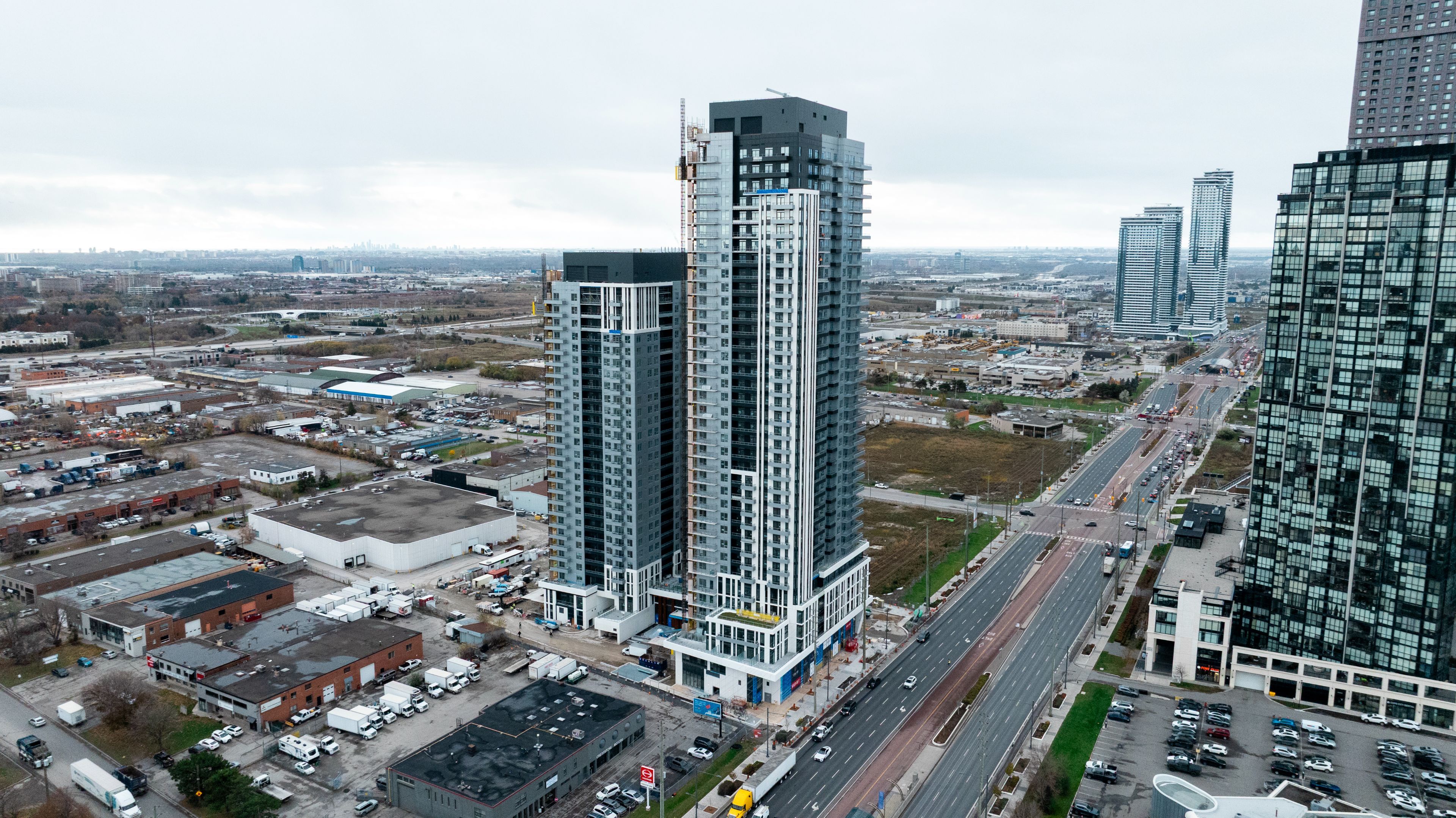 5 Meadowdale Road 1502, Vaughan, On L4k 0c7
