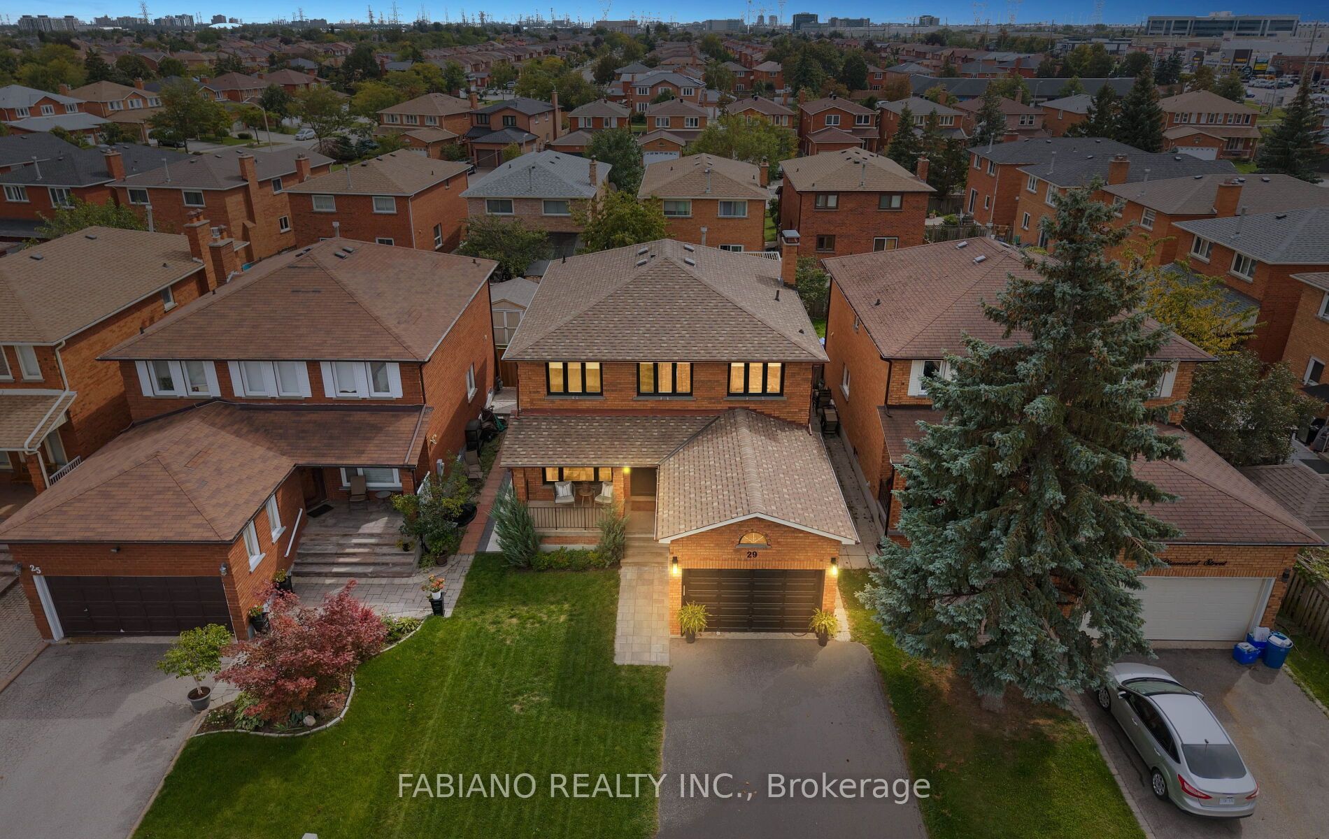 29 Diamond Street, Vaughan, On L4l 6e7