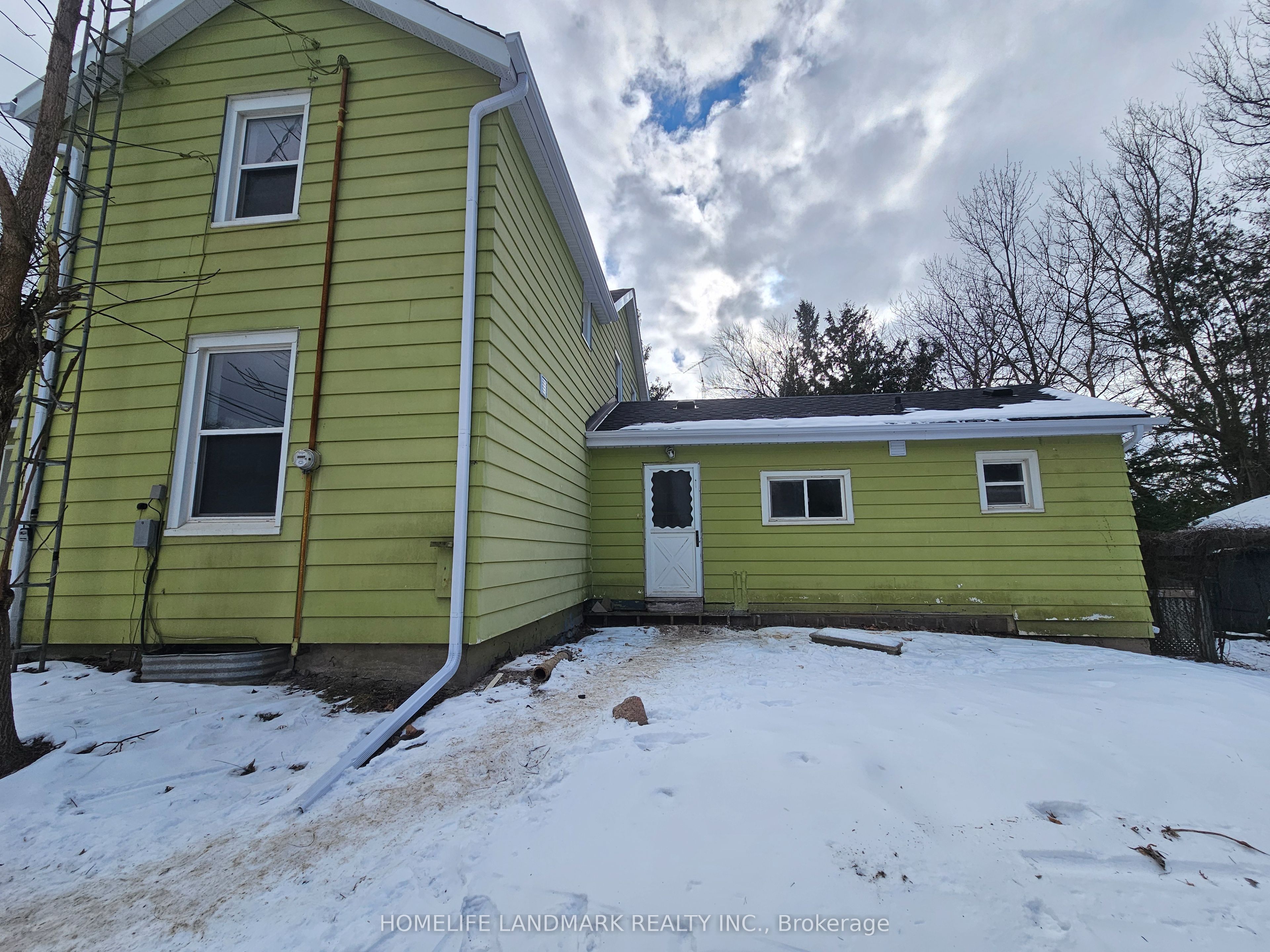 18852 Leslie Street Side Unit (Facing North), East Gwillimbury, On L0g 1v0