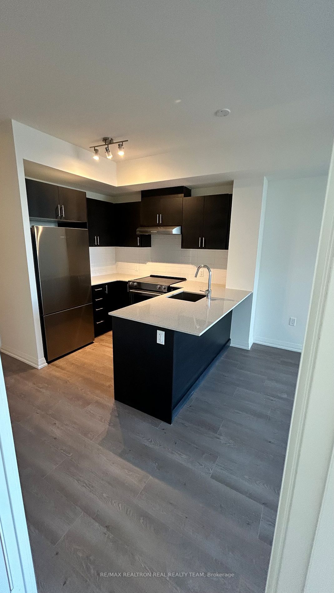 8960 Jane Street 418, Vaughan, On L4k 2m9