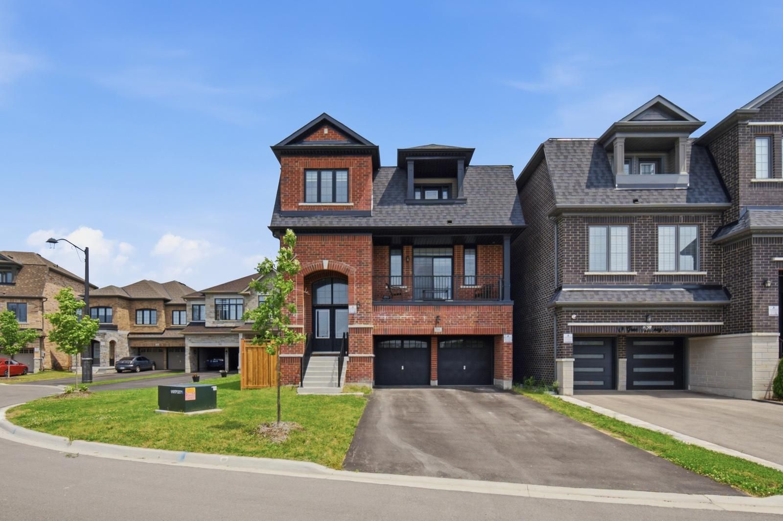 16 Great Railway Court, Vaughan, On L4h 5e9