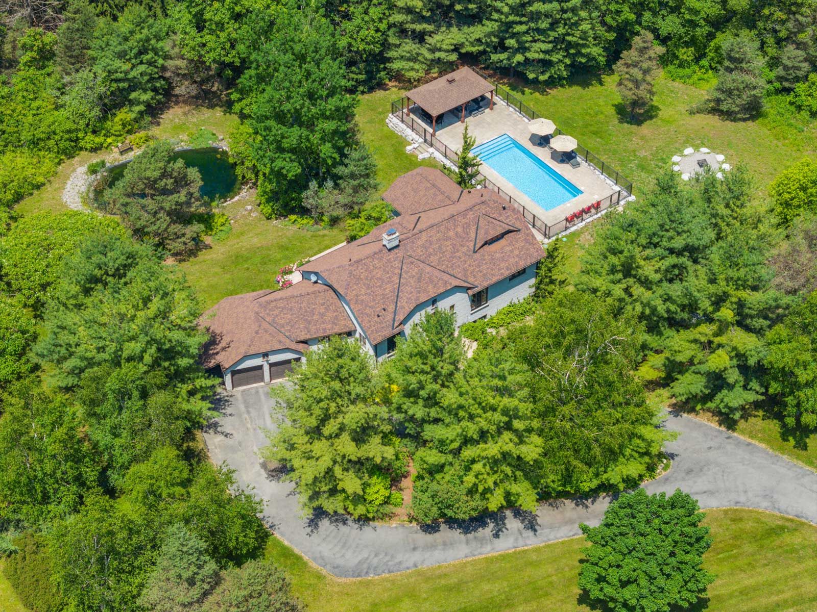 30 Kingswood Drive, King, On L7b 1k8