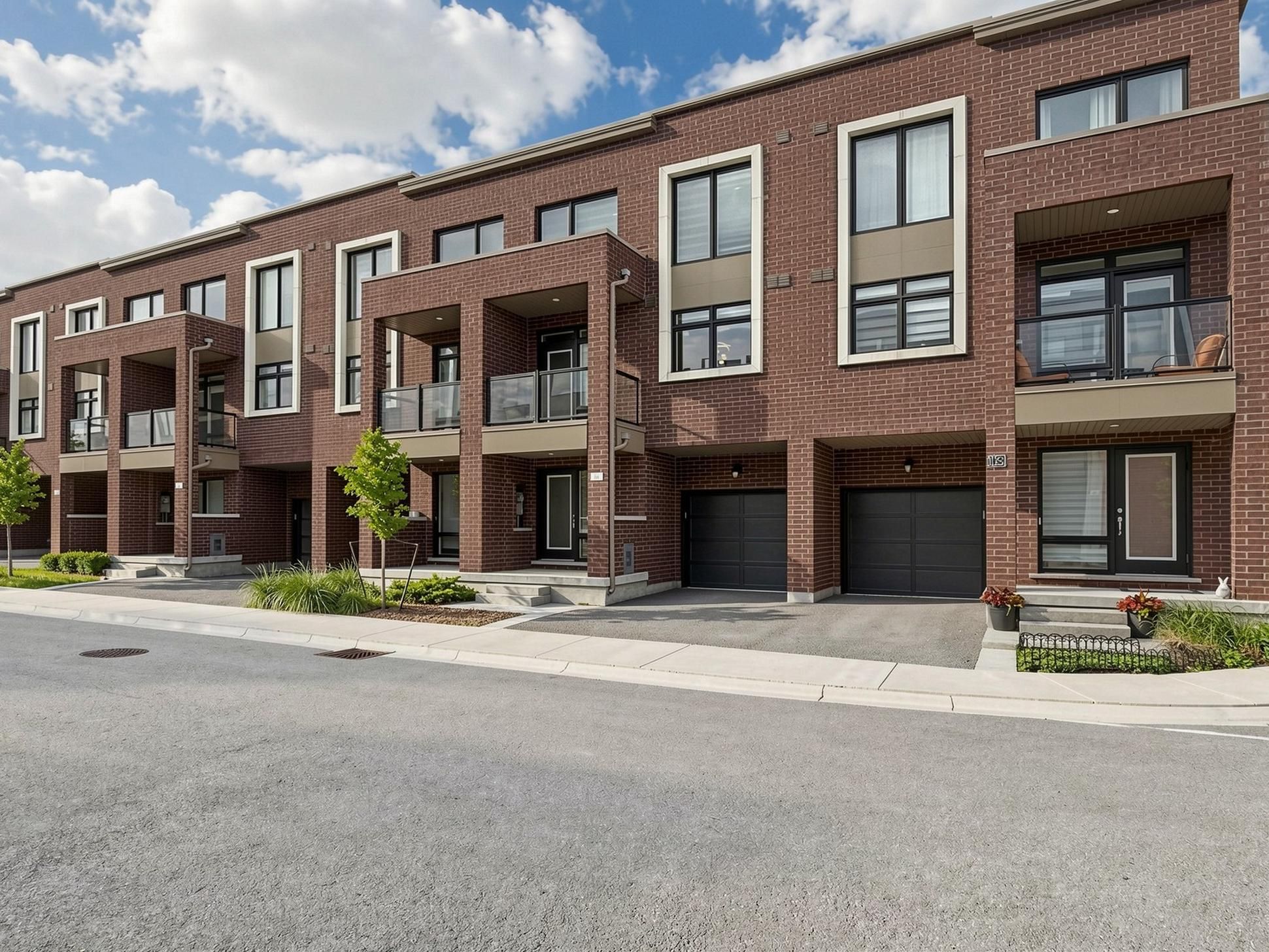 23 Moneypenny Place, Vaughan, On L4j 0k9