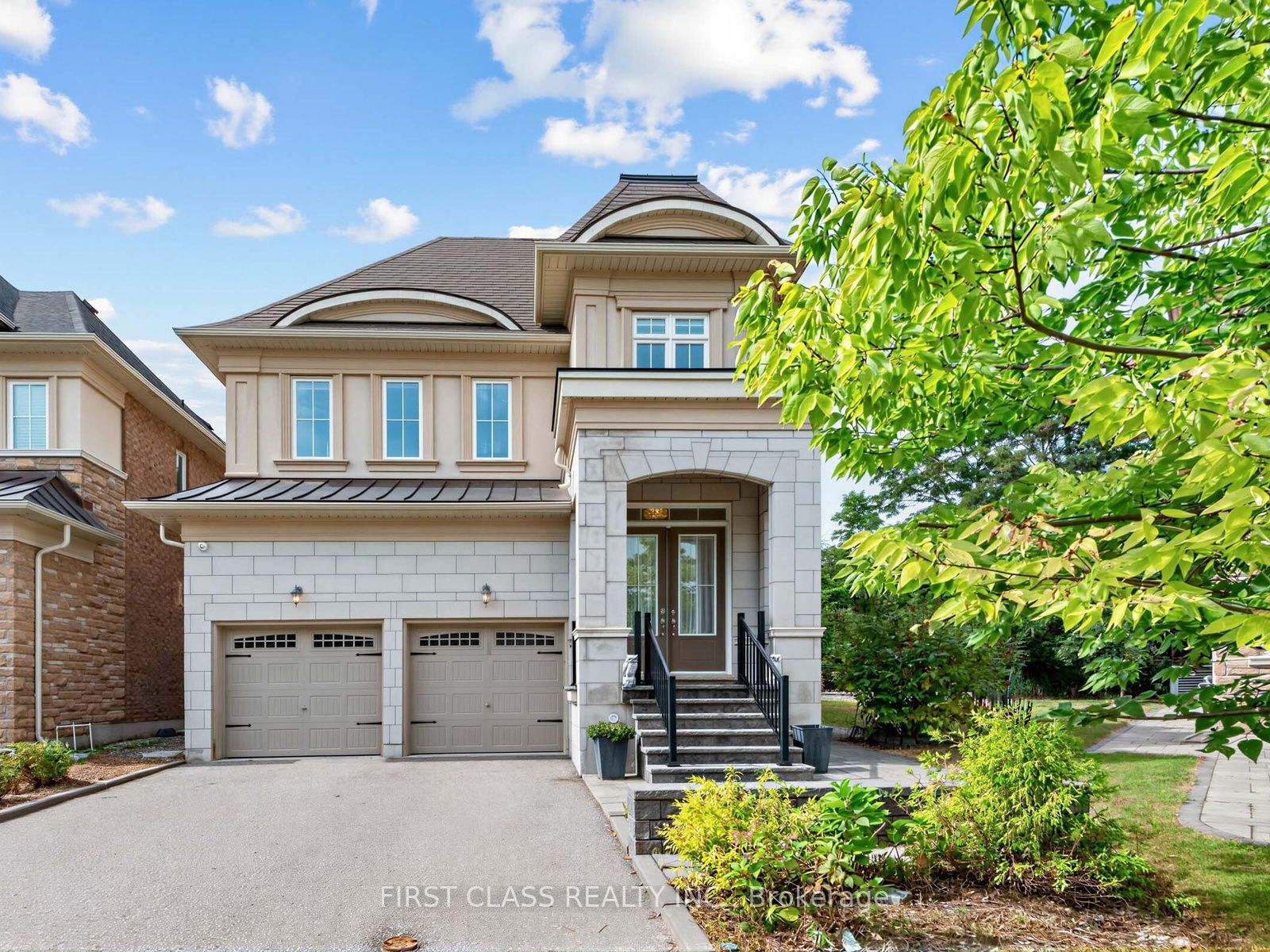 16 Macdonald Court, Richmond Hill, On L4e 1e9