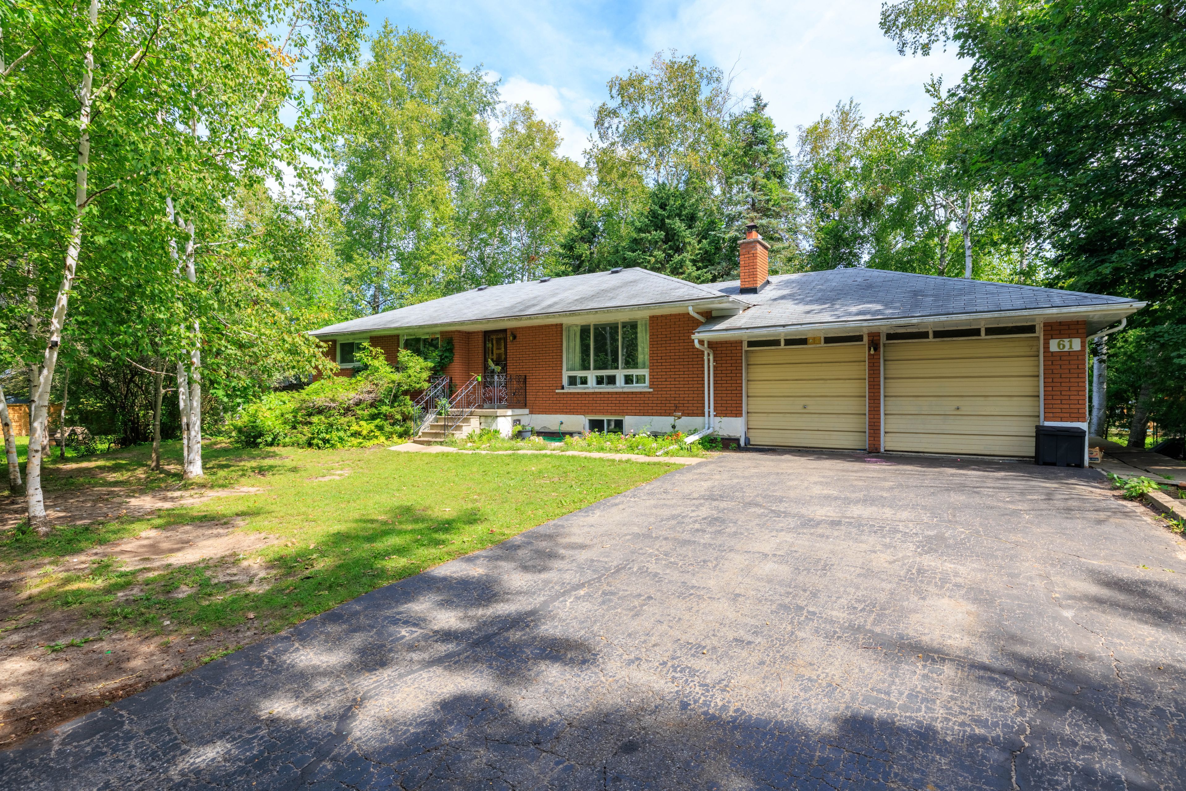 61 Edith Street, Georgina, On L0e 1l0