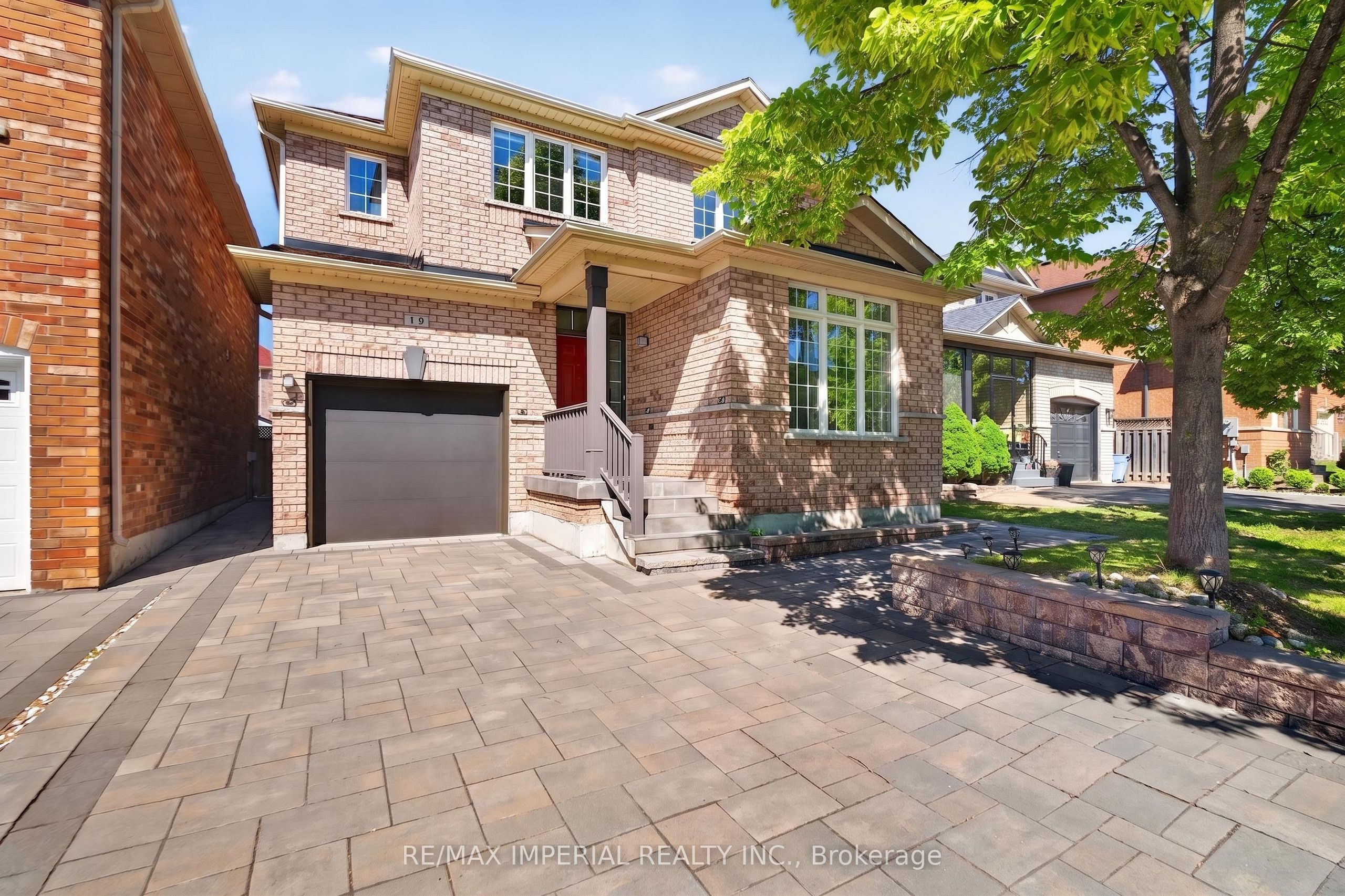 18 Davidoff Street, Markham, On L6e 1p6