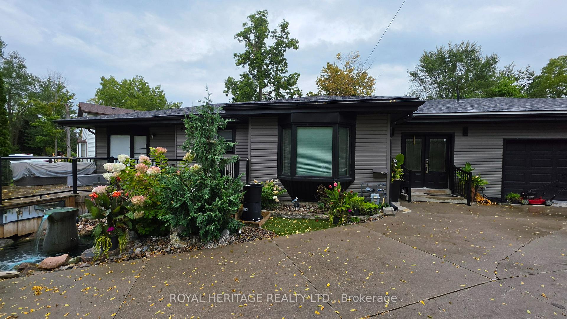 9 Metropolitan Crescent 2, Georgina, On L4p 1v4