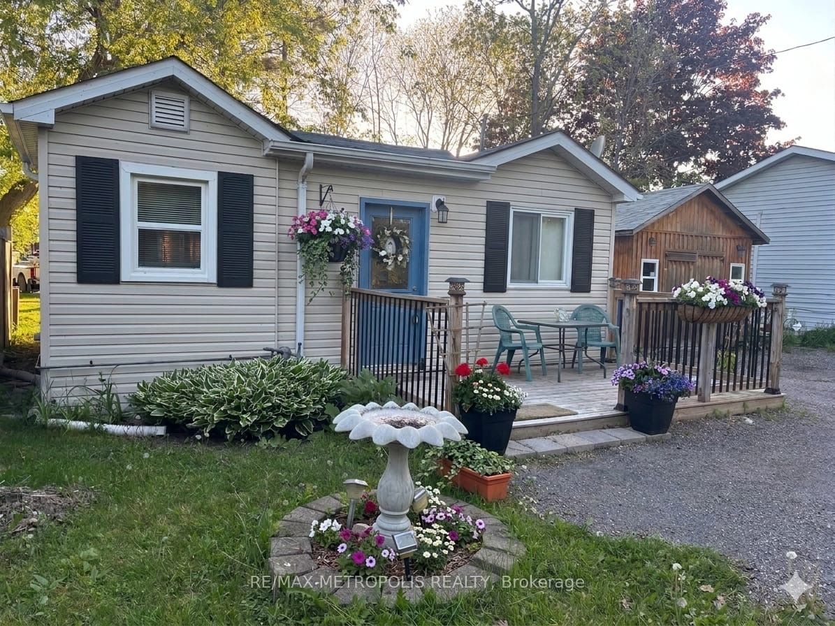 28 & 30 Thompson Drive, Georgina, On L0e 1l0