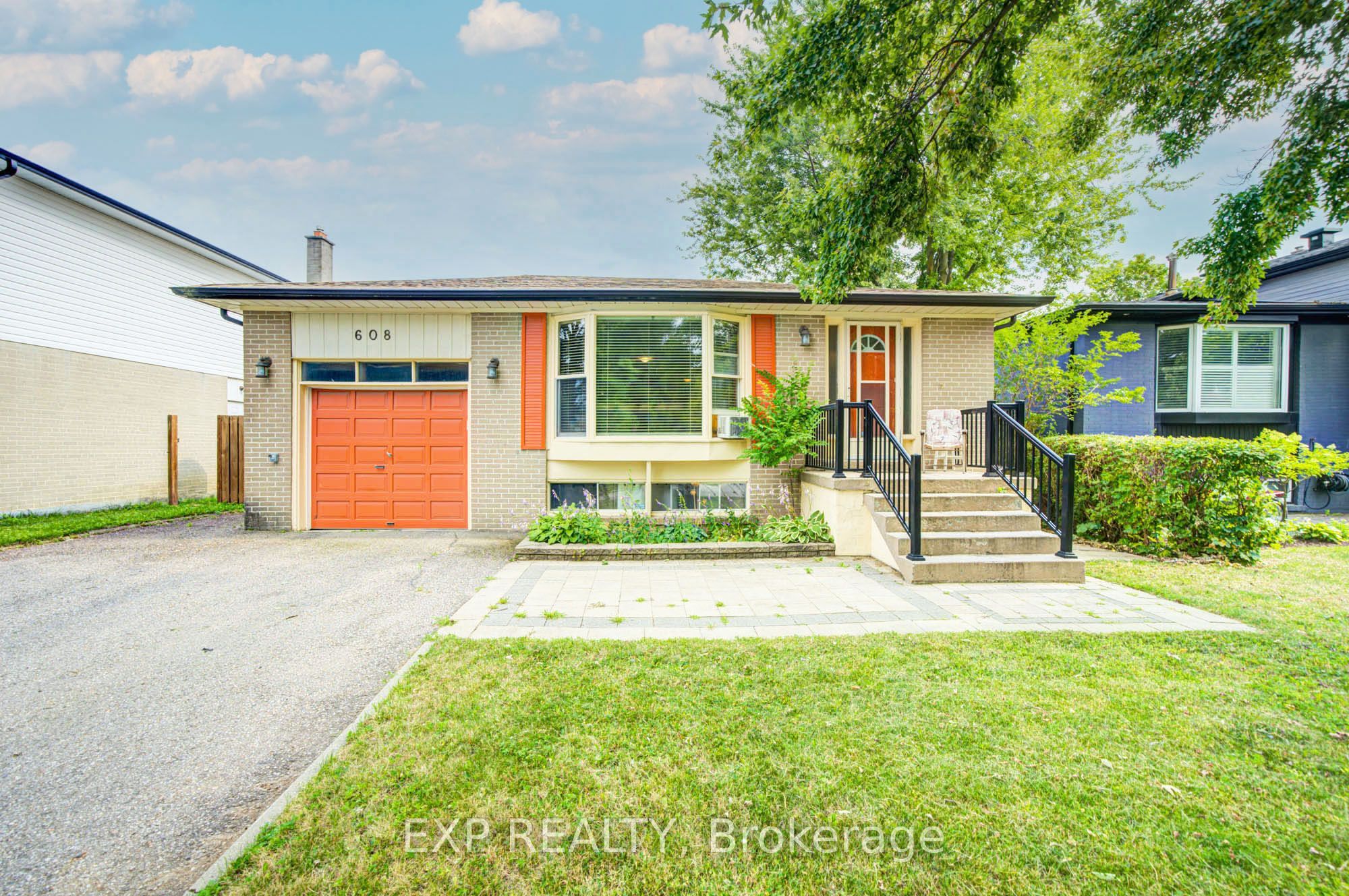 608 Rupert Avenue, Whitchurch-Stouffville, On L4a 1w1