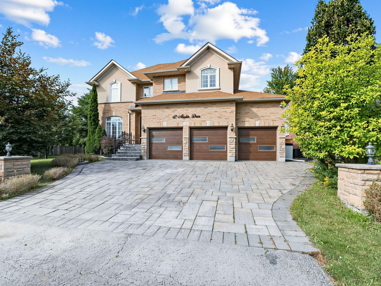 12 Anglin Drive, Richmond Hill, On L4e 4x7