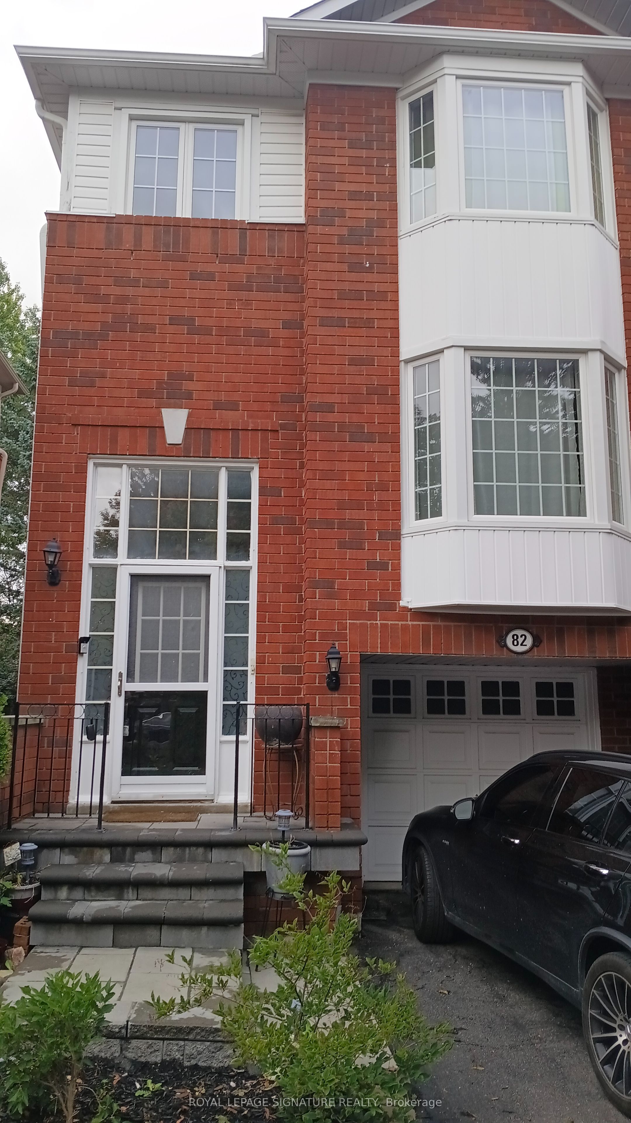 82 Mosaics Avenue, Aurora, On L4g 7l5