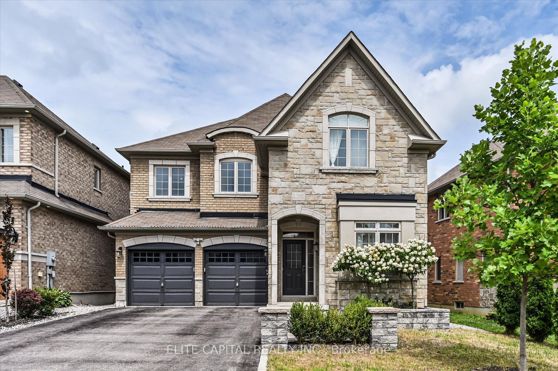 1208 Atkins Drive, Newmarket, On L3x 0e1